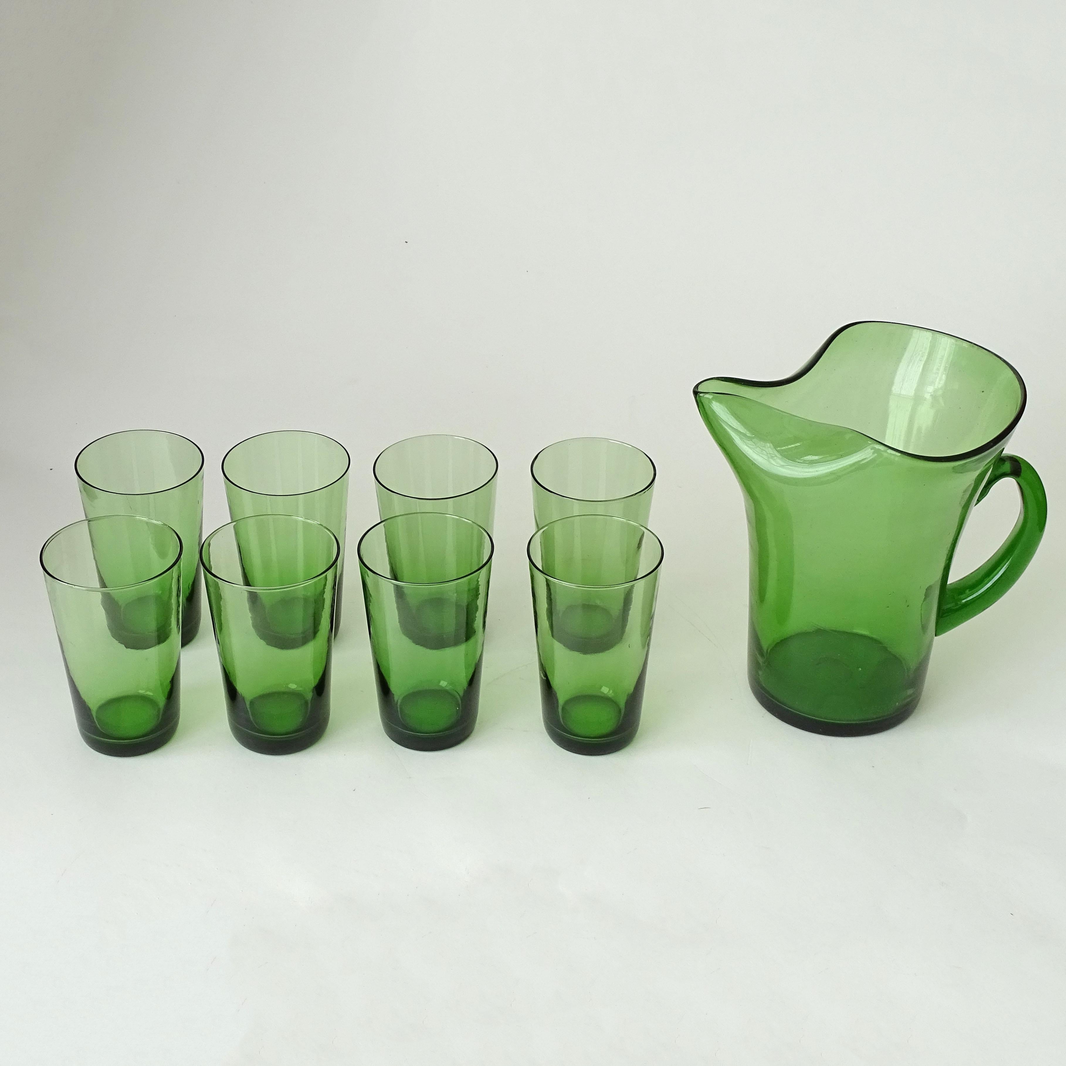 Jarra de vidrio verde y ocho vasos de Vetri Taddei di Empoli, Italia, años 40 en venta 1