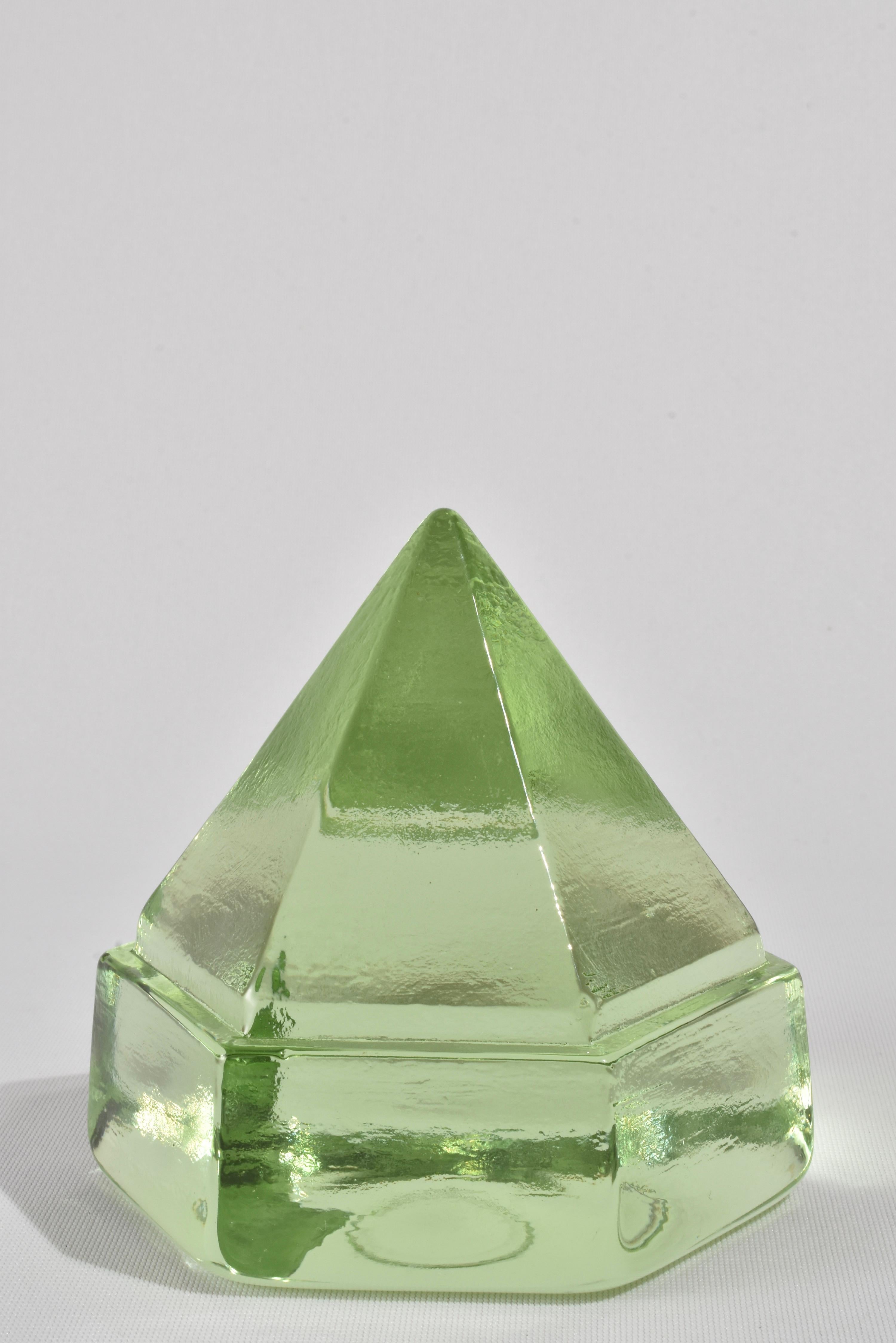 Green Glass Prism In Excellent Condition In Richmond, VA