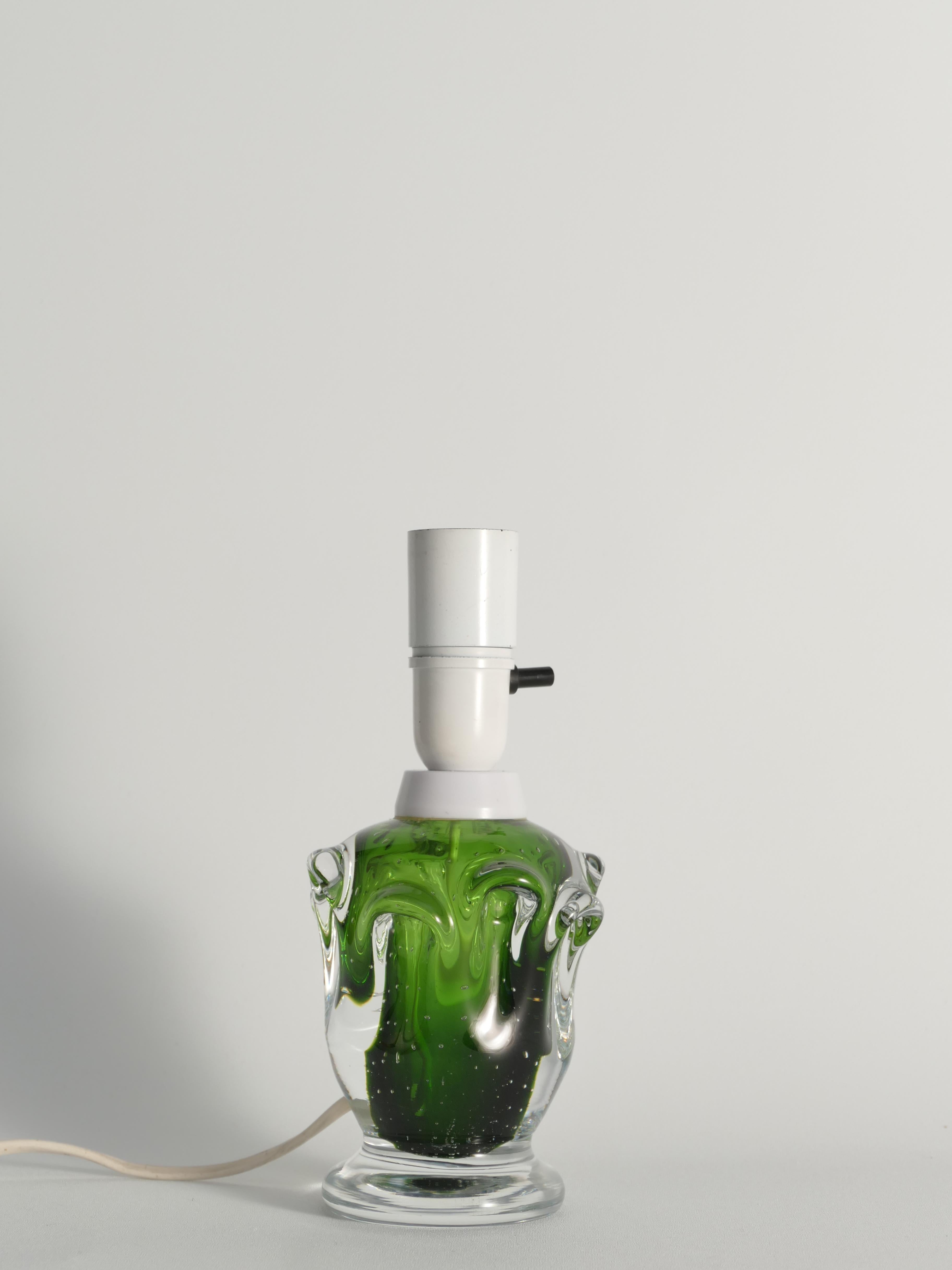 Suédois Lampe de table en verre vert Börne Augustsson, Åseda, années 1950 en vente