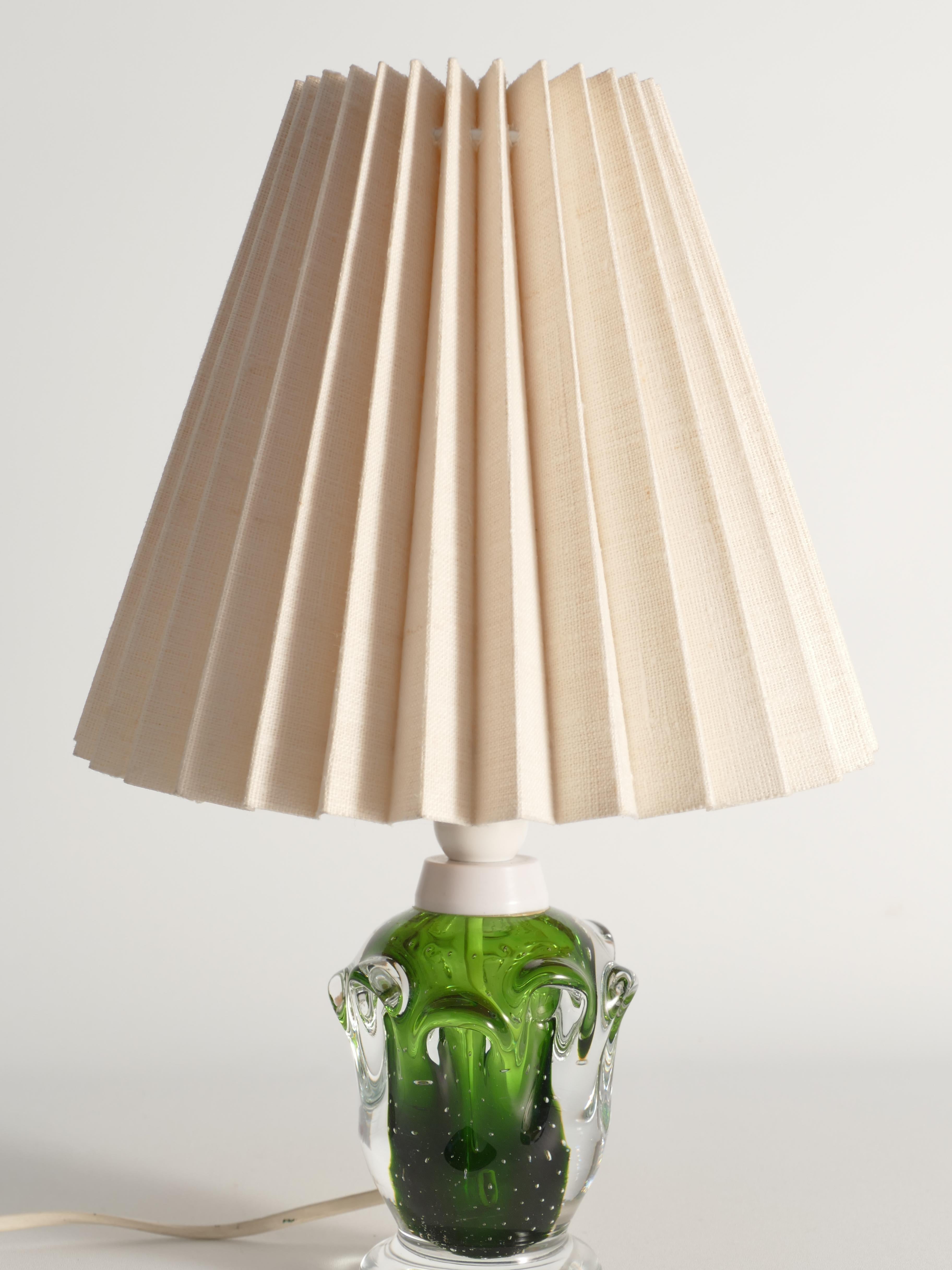 Verre teinté Lampe de table en verre vert Börne Augustsson, Åseda, années 1950 en vente