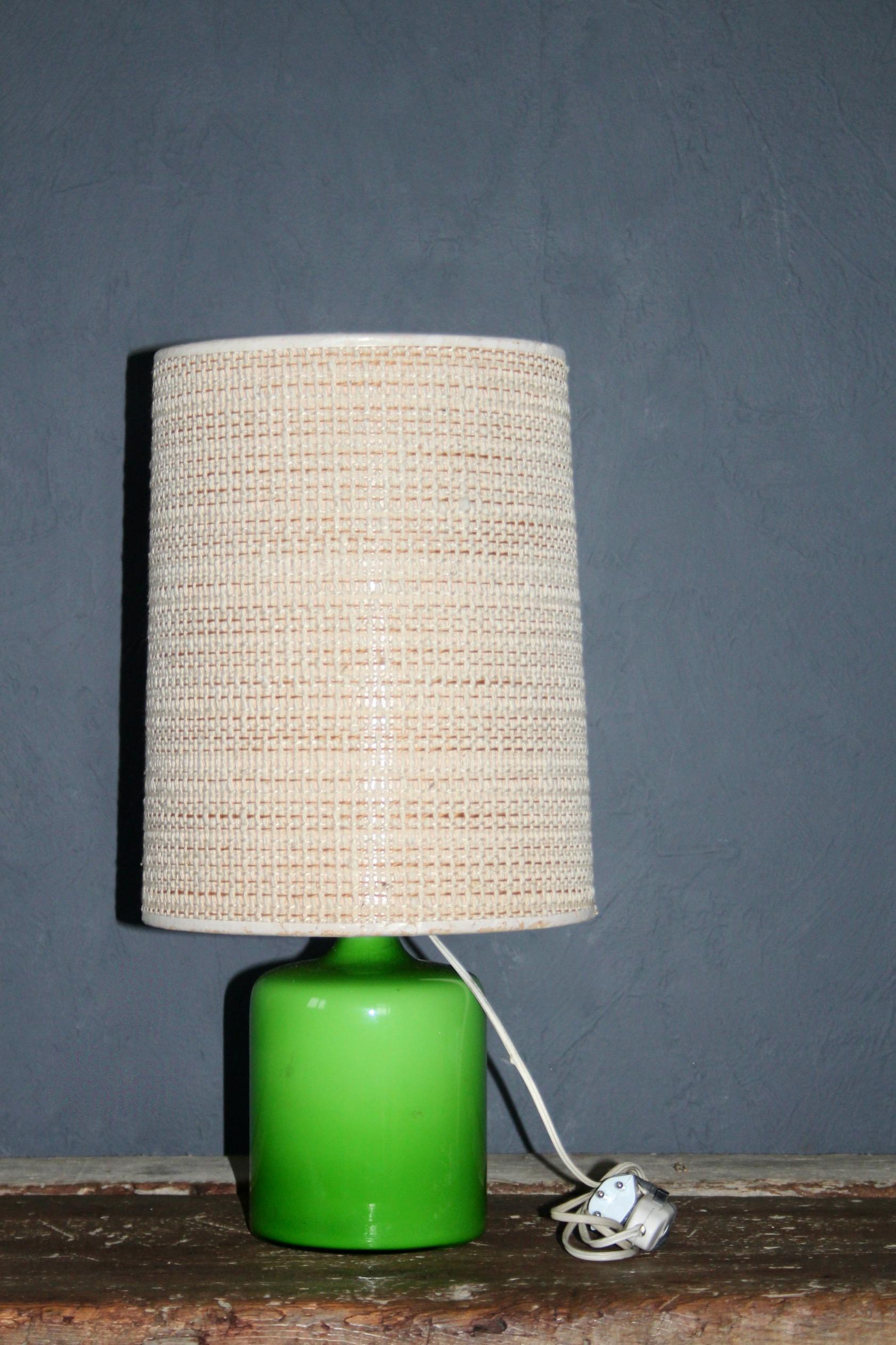 Lampe de table en verre vert Bon état - En vente à grand Lancy, CH