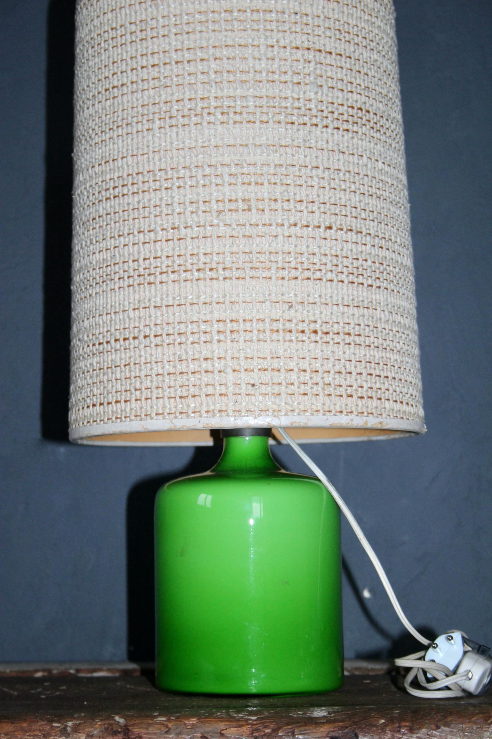 Fin du 20e siècle Lampe de table en verre vert en vente
