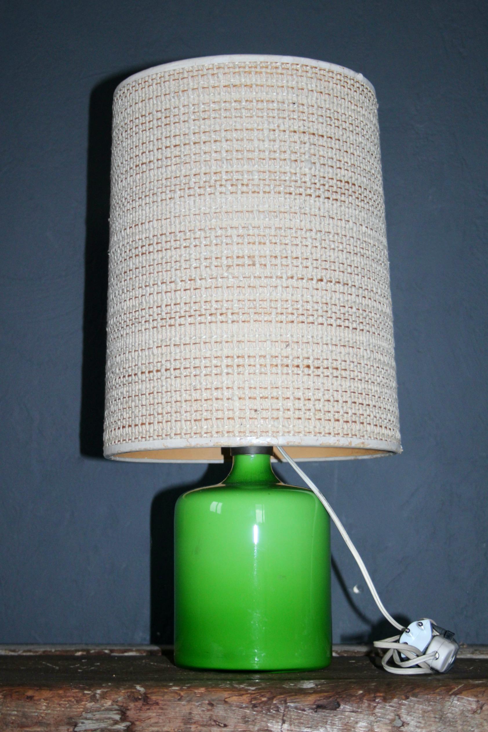 Verre Lampe de table en verre vert en vente