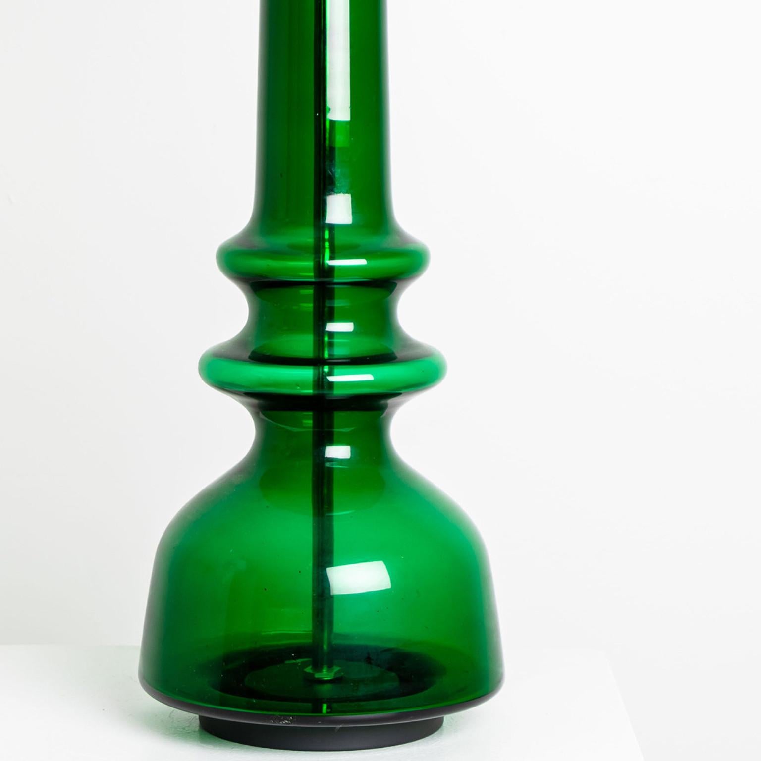 Grüne Glas-Tischlampe mit handgefertigtem Schirm von Doria Leuchten, Deutschland (Sonstiges) im Angebot