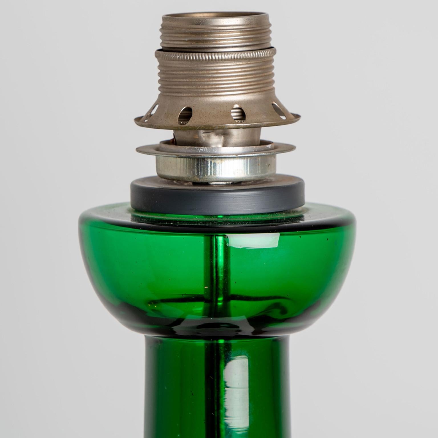 Grüne Glas-Tischlampe mit handgefertigtem Schirm von Doria Leuchten, Deutschland im Zustand „Gut“ im Angebot in Rijssen, NL