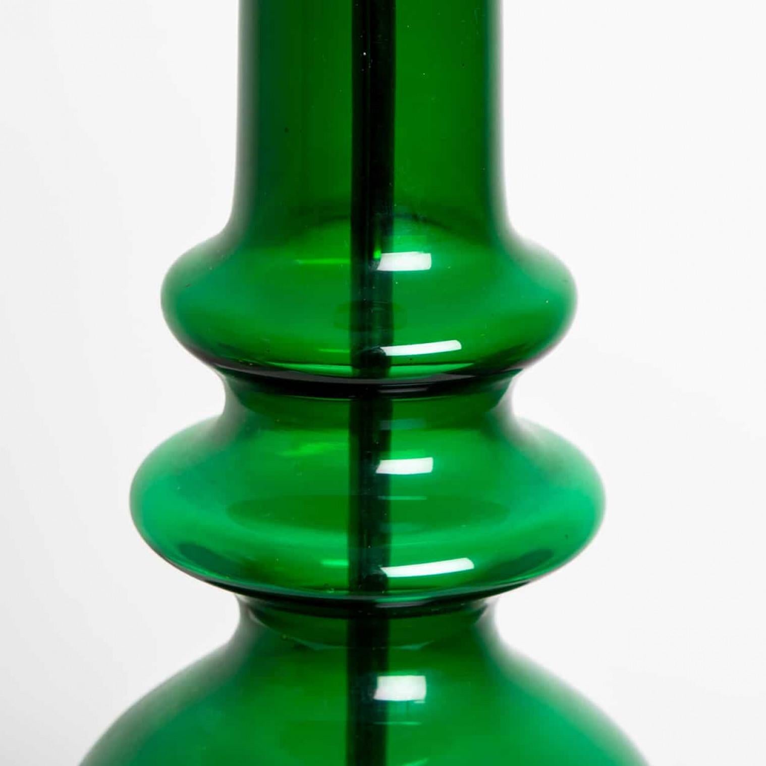 Lámpara de mesa de cristal verde con pantalla hecha a mano de Doria Leuchten Germany siglo XX en venta