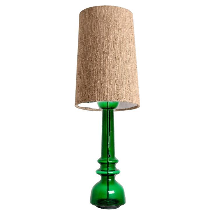 Lámpara de mesa de cristal verde con pantalla hecha a mano de Doria Leuchten Germany en venta