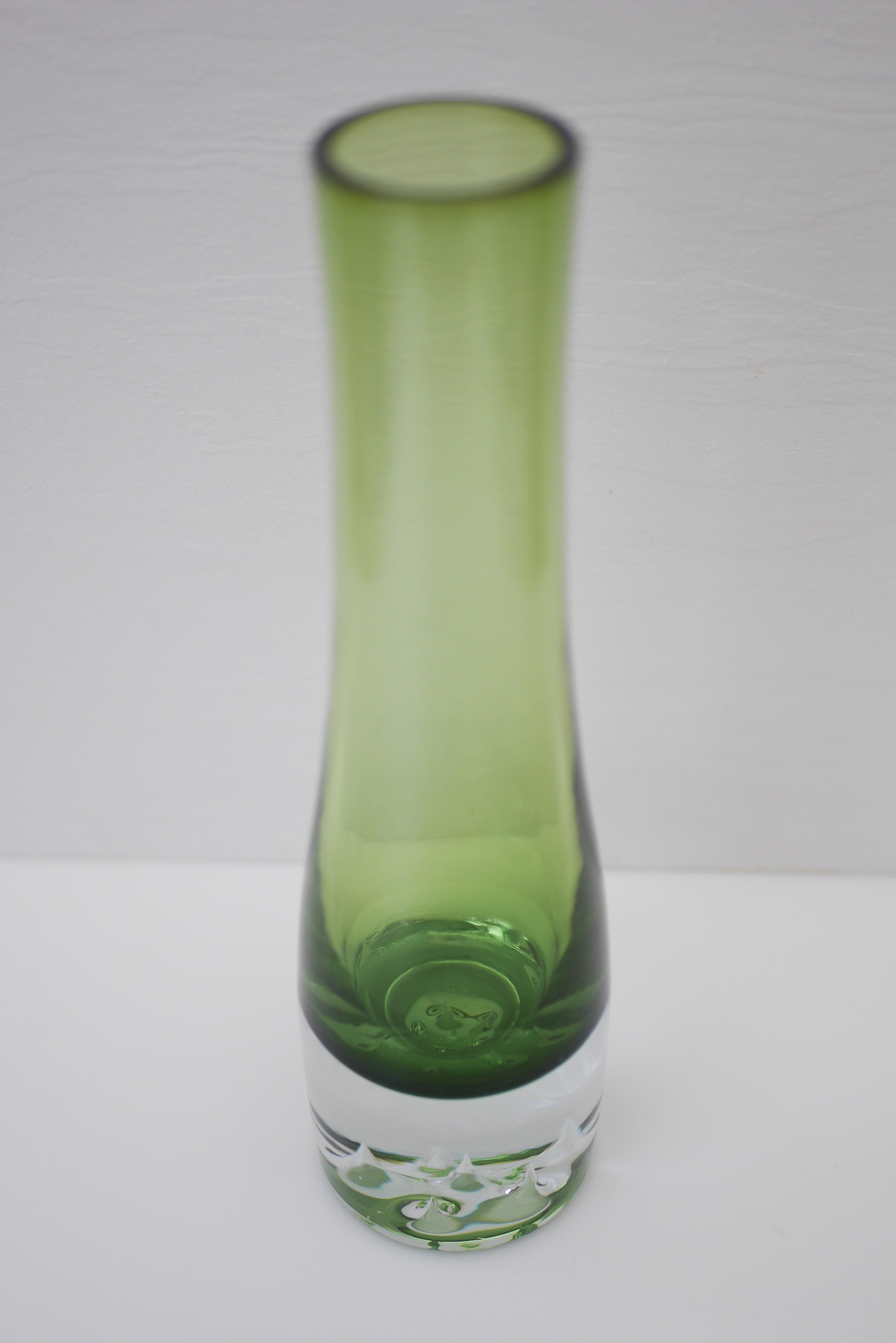 Vase en verre vert de Bo Borgström pour Åseda, Suède Bon état - En vente à Skarpnäck, SE