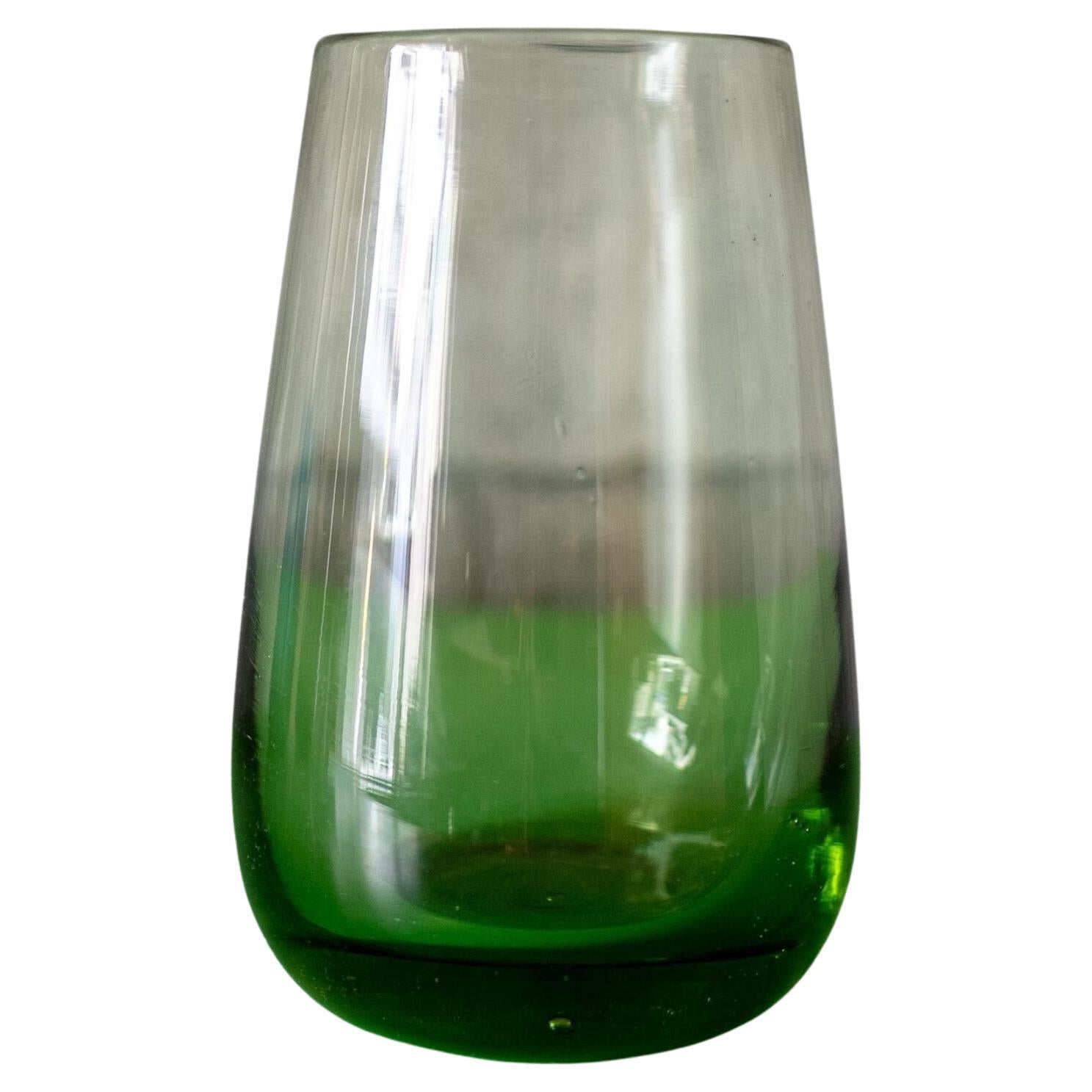 Vaso in vetro verde di Claude Morin