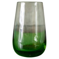Vaso in vetro verde di Claude Morin