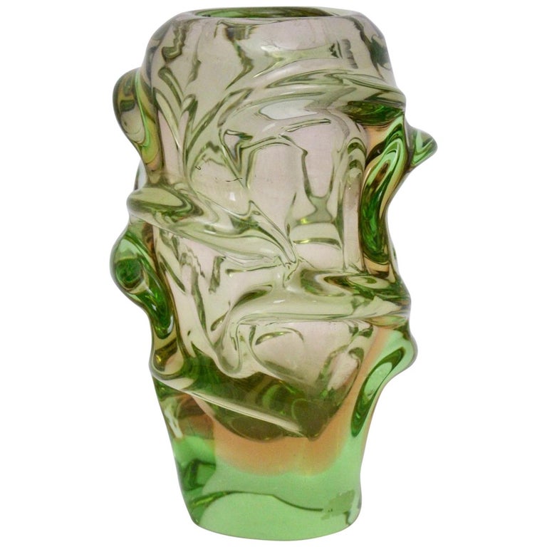 Vase en verre vert de Jan Beranek pour Skrdlovice, République tchèque,  années 1960 En vente sur 1stDibs