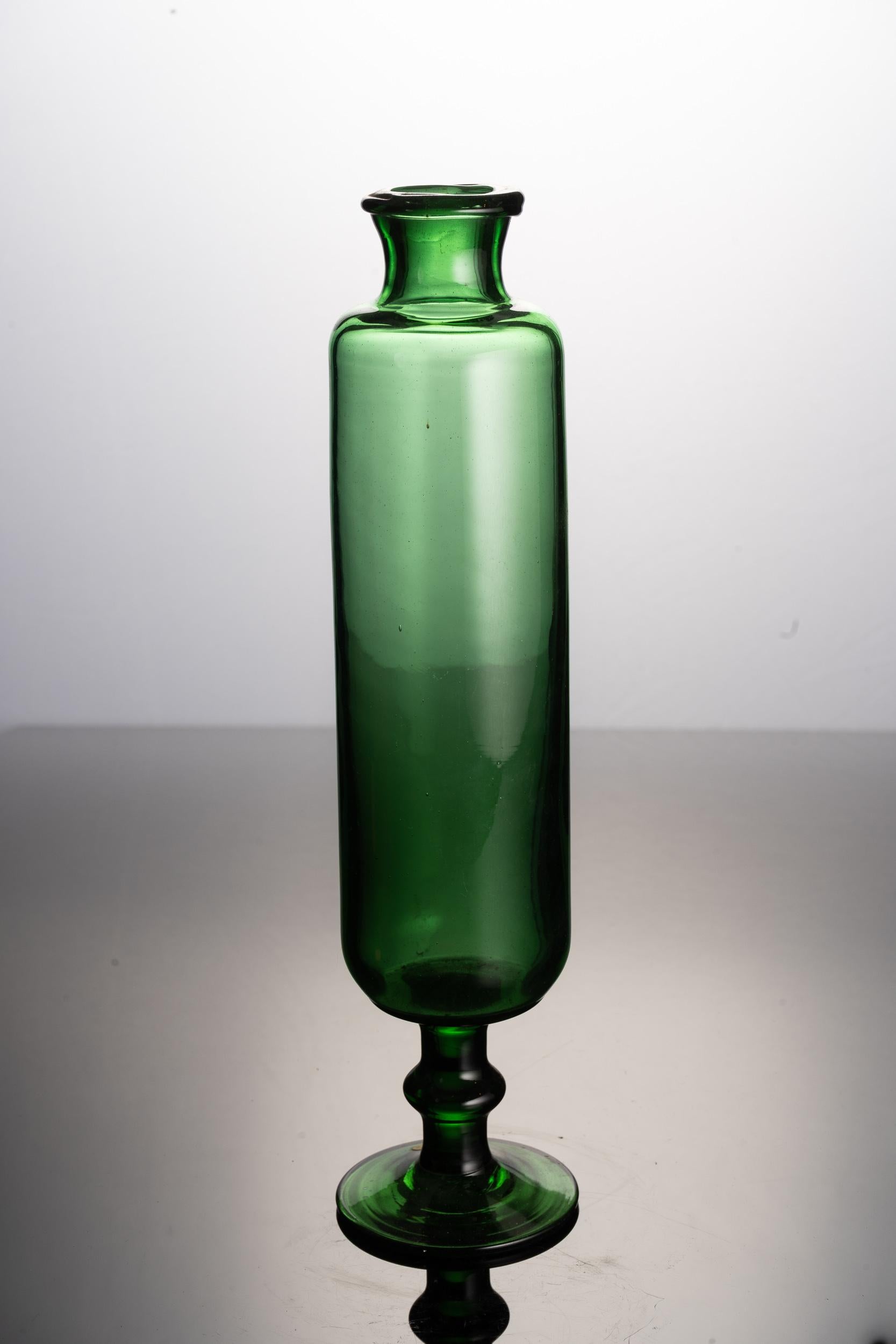 Green Glass Vase In Good Condition For Sale In Leuven , BE