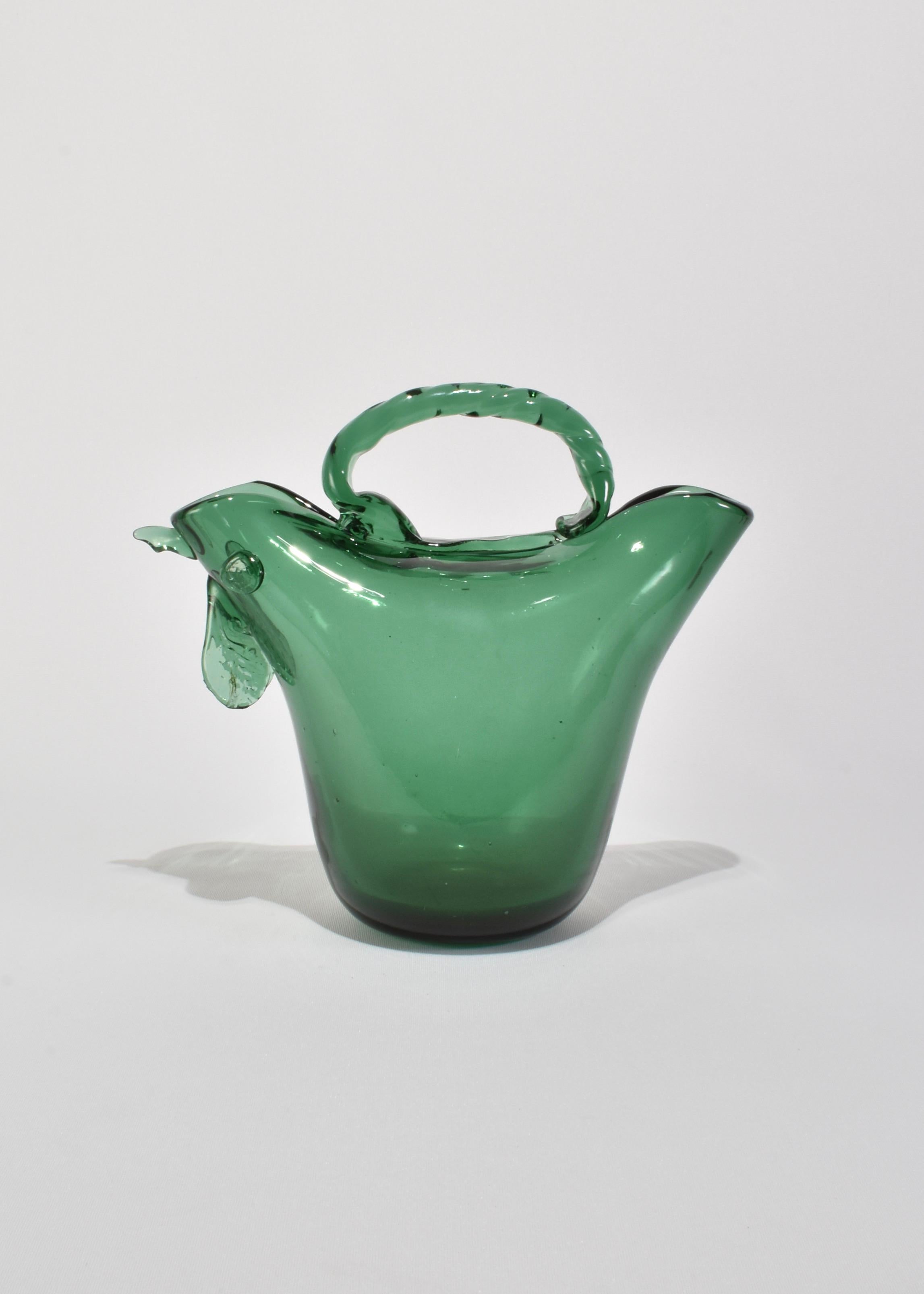 Green Glass Vase In Good Condition In Richmond, VA