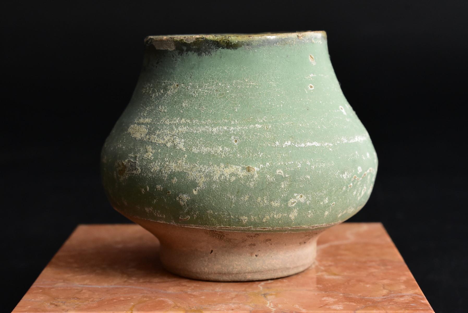 Green Glaze Pottery Made in the Tang Dynasty / Ancient Chinese Jar / Antique Jar In Good Condition In Sammu-shi, Chiba