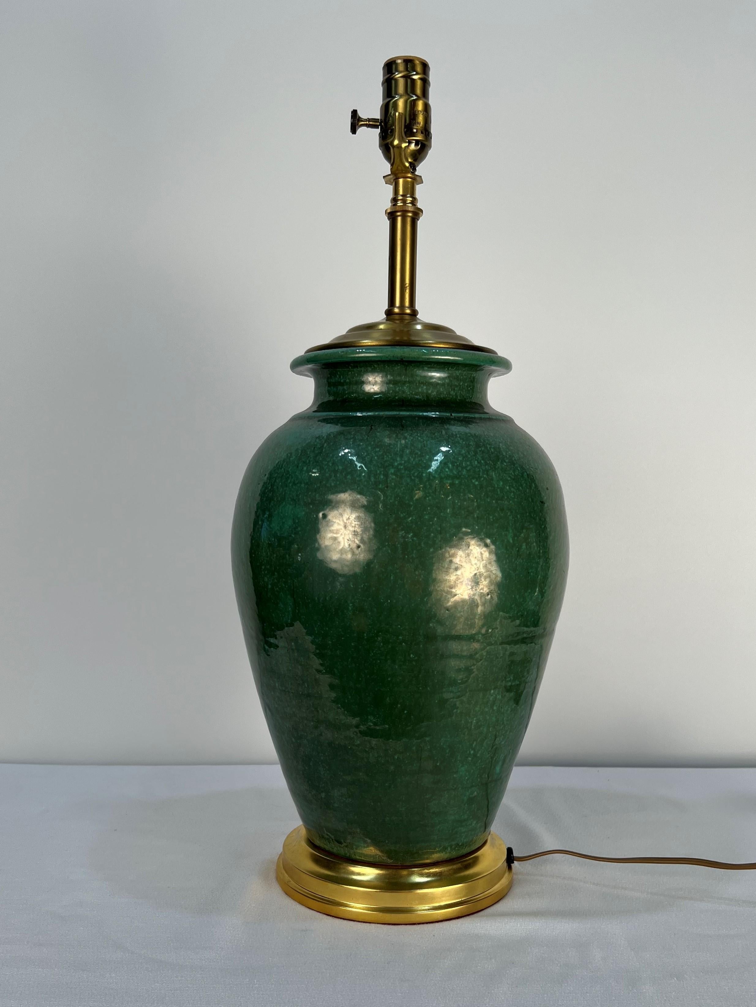 Américain Lampe de bureau en céramique d'art géorgienne à glaçure verte W. J. Gordy en vente