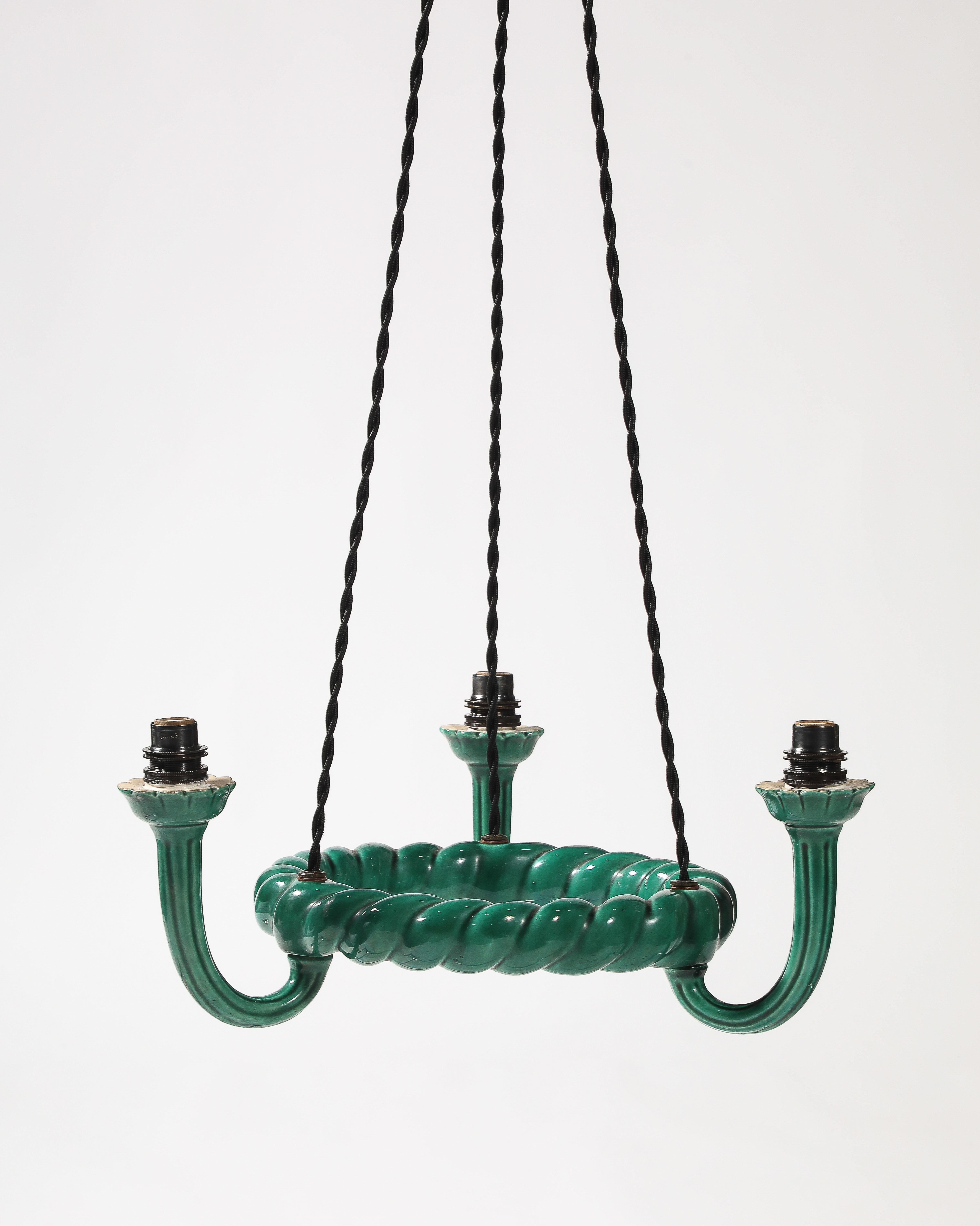 Céramique Lustre en céramique émaillée verte, attribué à Accolay, France, c.1960 en vente