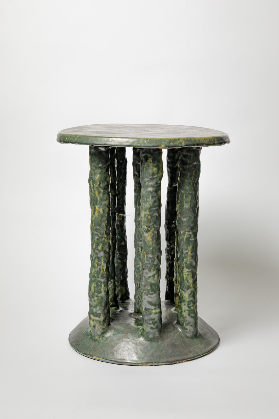 Grün glasierter Keramikhocker oder Couchtisch von Mia Jensen.
Künstlersignatur unter dem Sockel. 2025.
H : 18,5 x 14,6 Zoll.