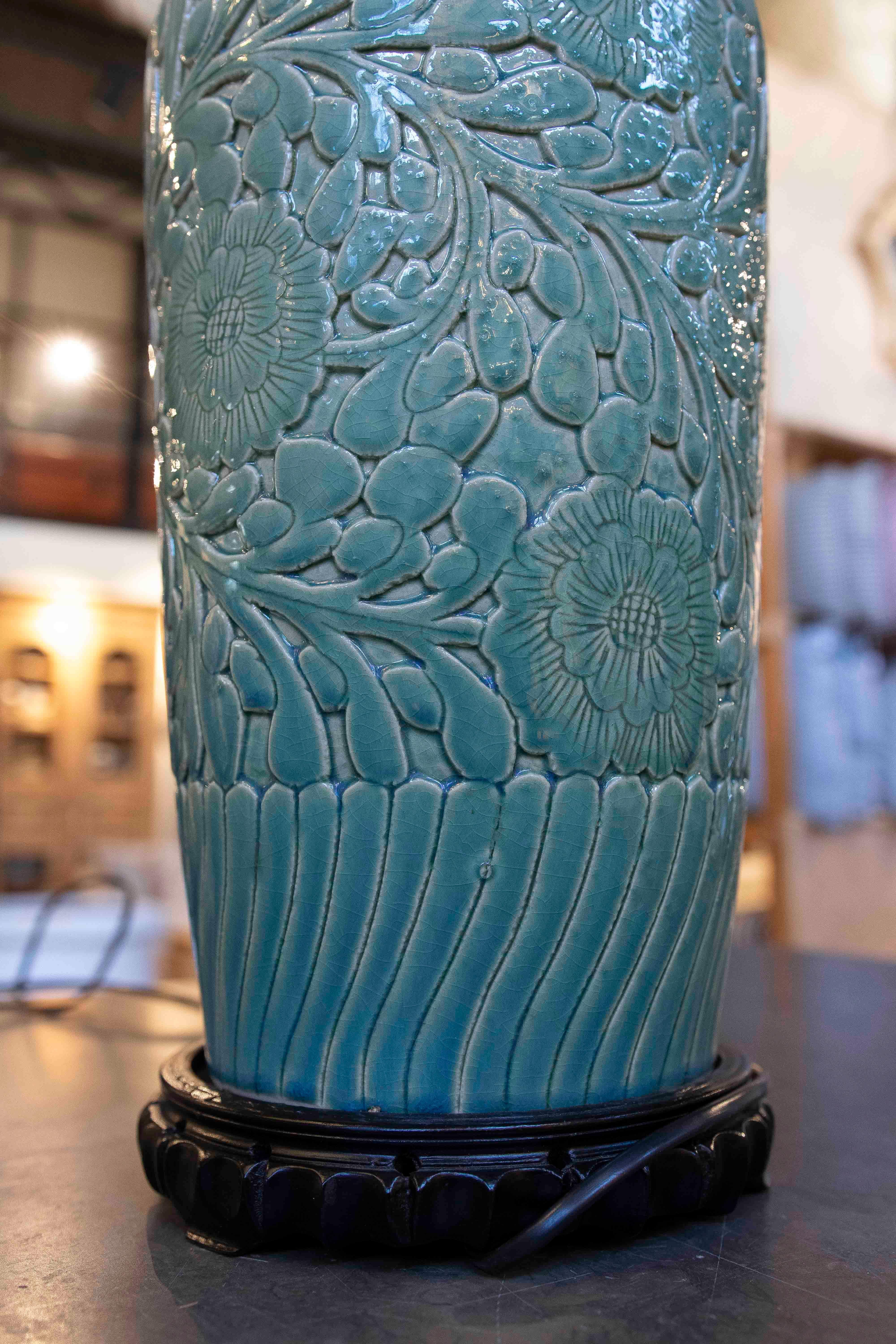 Céramique Lampe de table en céramique émaillée verte en forme de vase en vente