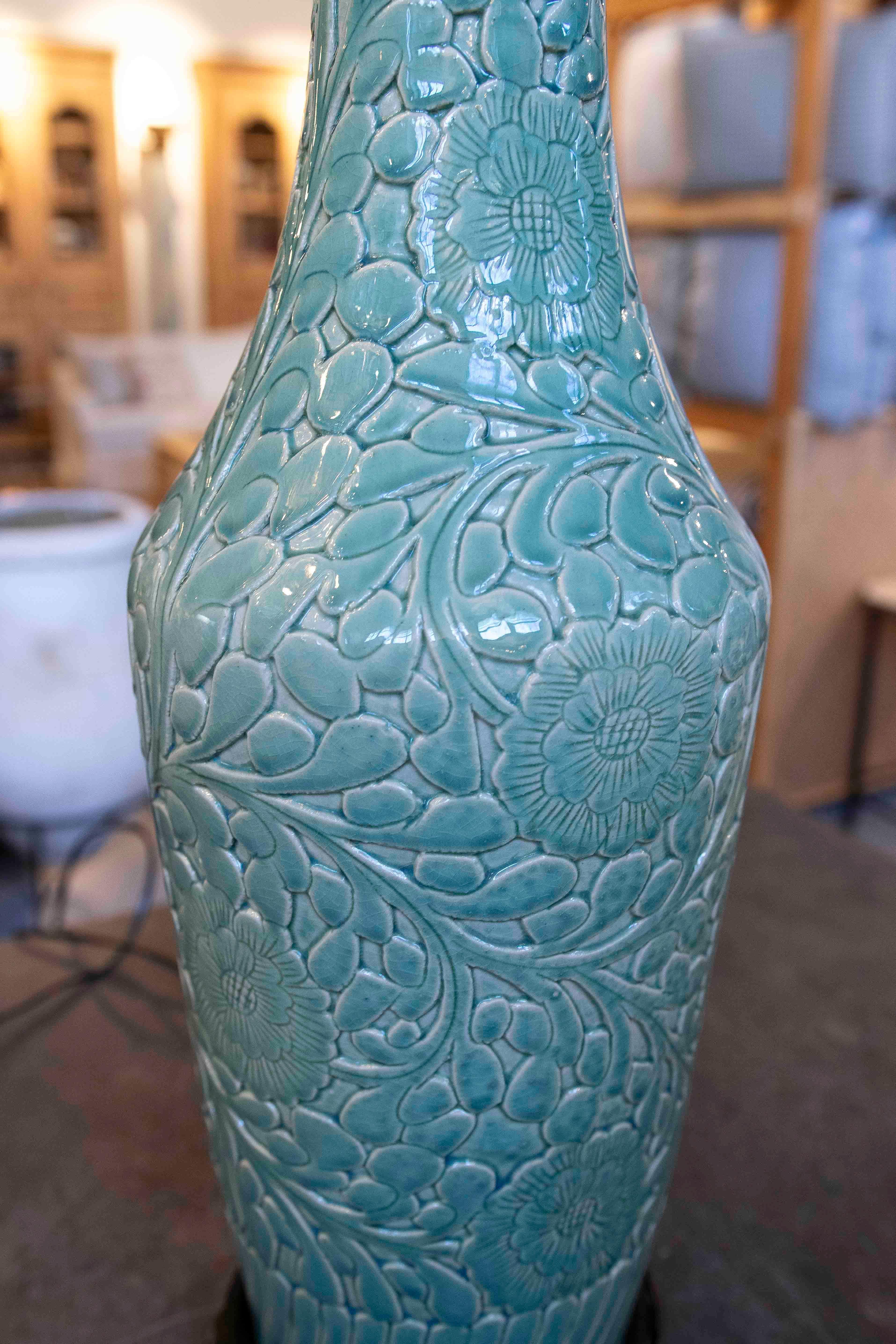 Lampe de table en céramique émaillée verte en forme de vase en vente 1