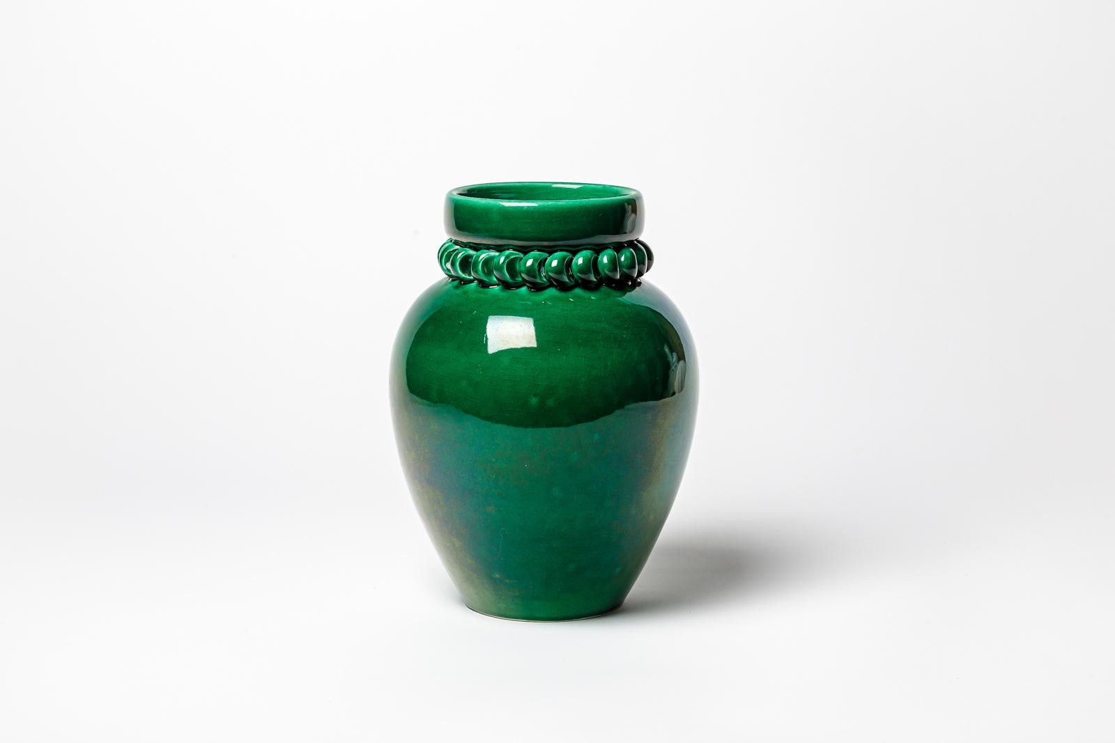 Grün glasierte Keramikvase von Pol Chambost, ca. 1930-1940. (Beaux Arts) im Angebot