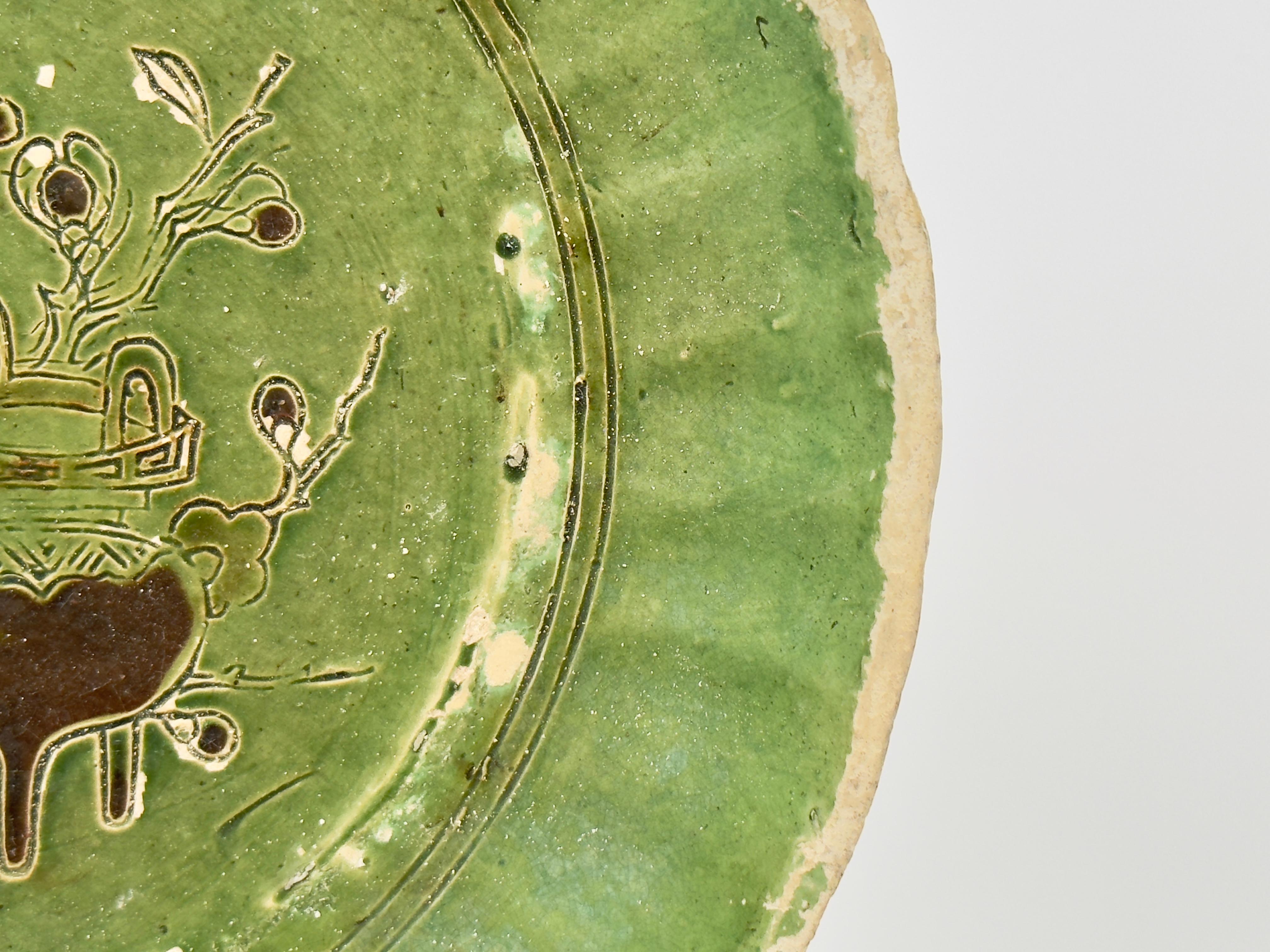 Green-Glazed Earthenware Dish Circa 1725, Qing Dynasty, Yongzheng Reign For Sale 6