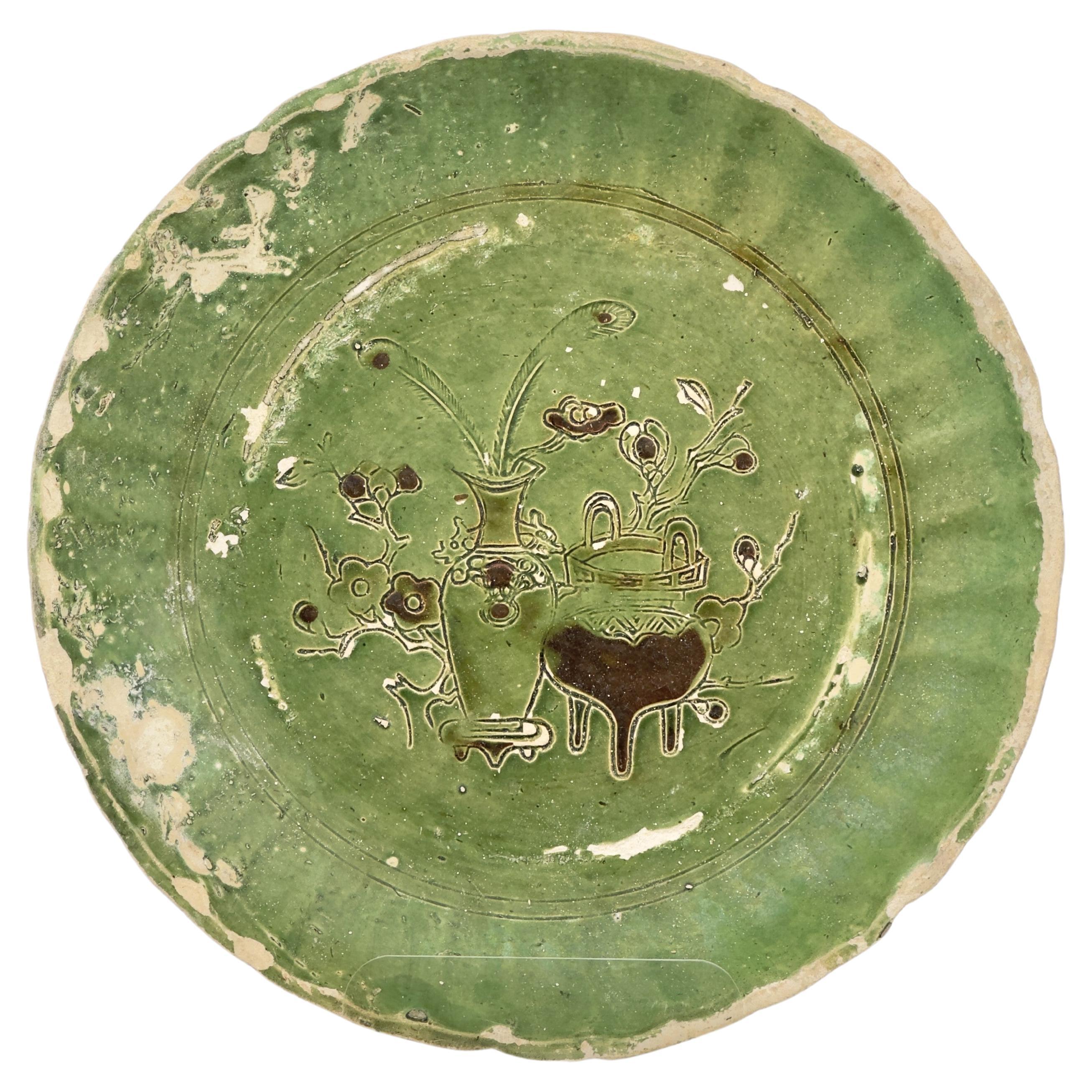 Green-Glazed Earthenware Dish Circa 1725, Qing Dynasty, Yongzheng Reign For Sale