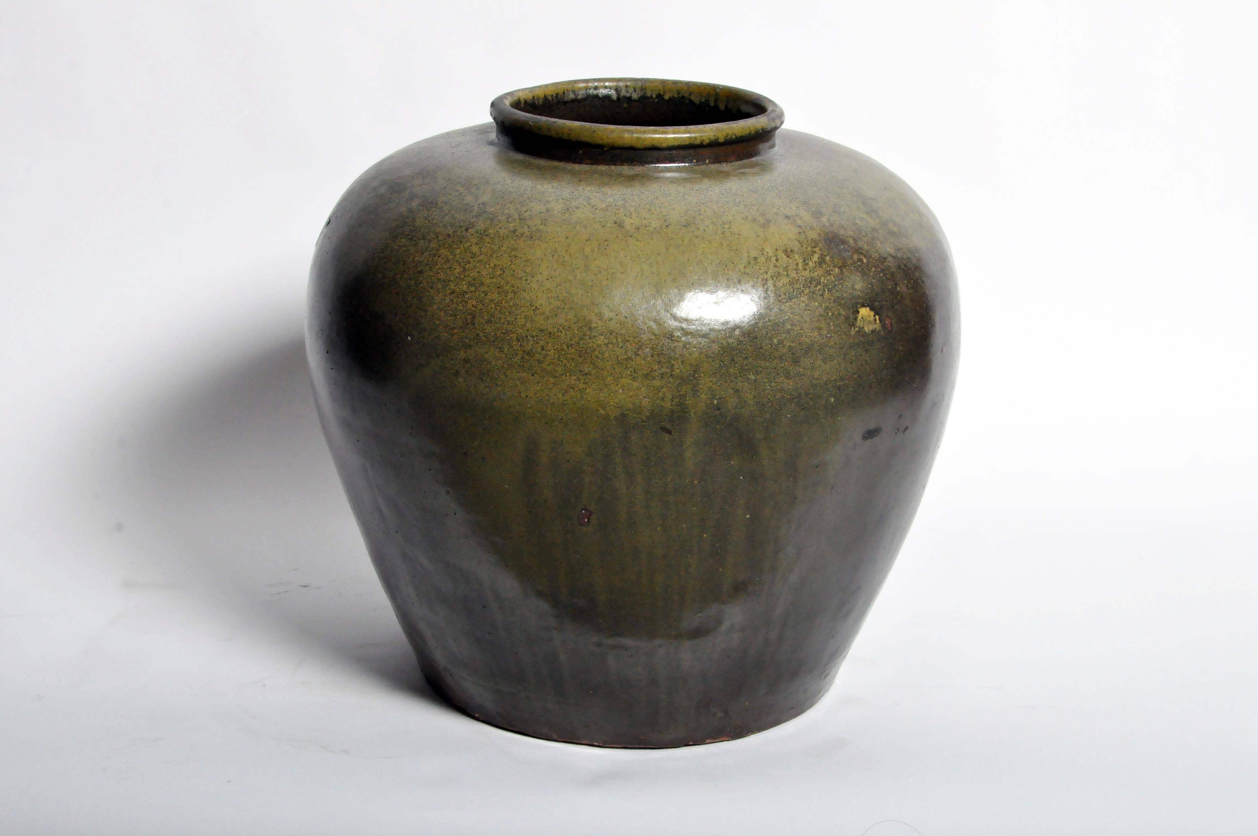 Green Glazed Pot In Good Condition In Chicago, IL