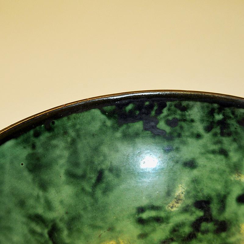 Hand-Painted Green Glazed Stonewear Dish by Nittsjö Keramik, Sweden 1940s For Sale