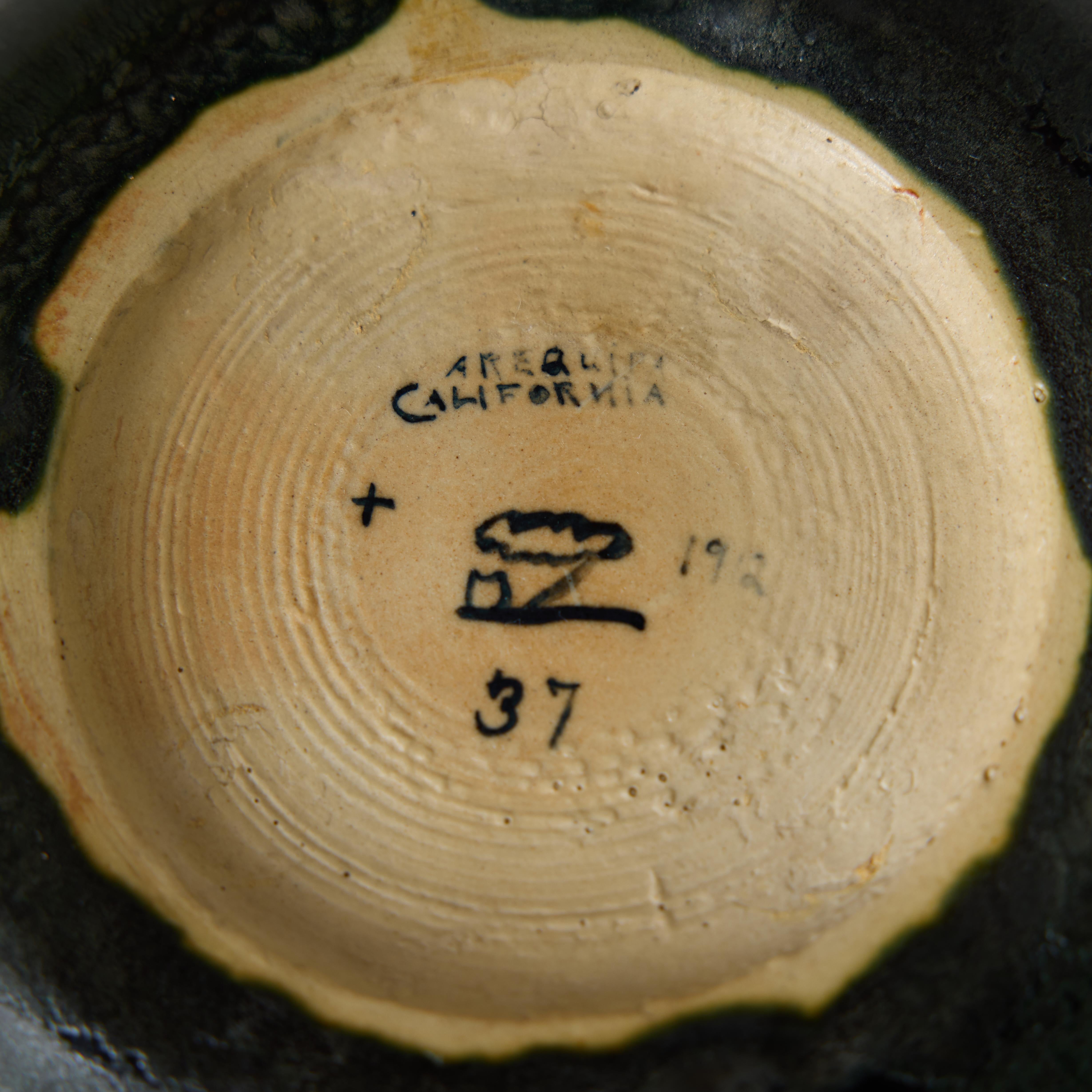 Vaso smaltato verde della ceramica di Arequipa in vendita 4