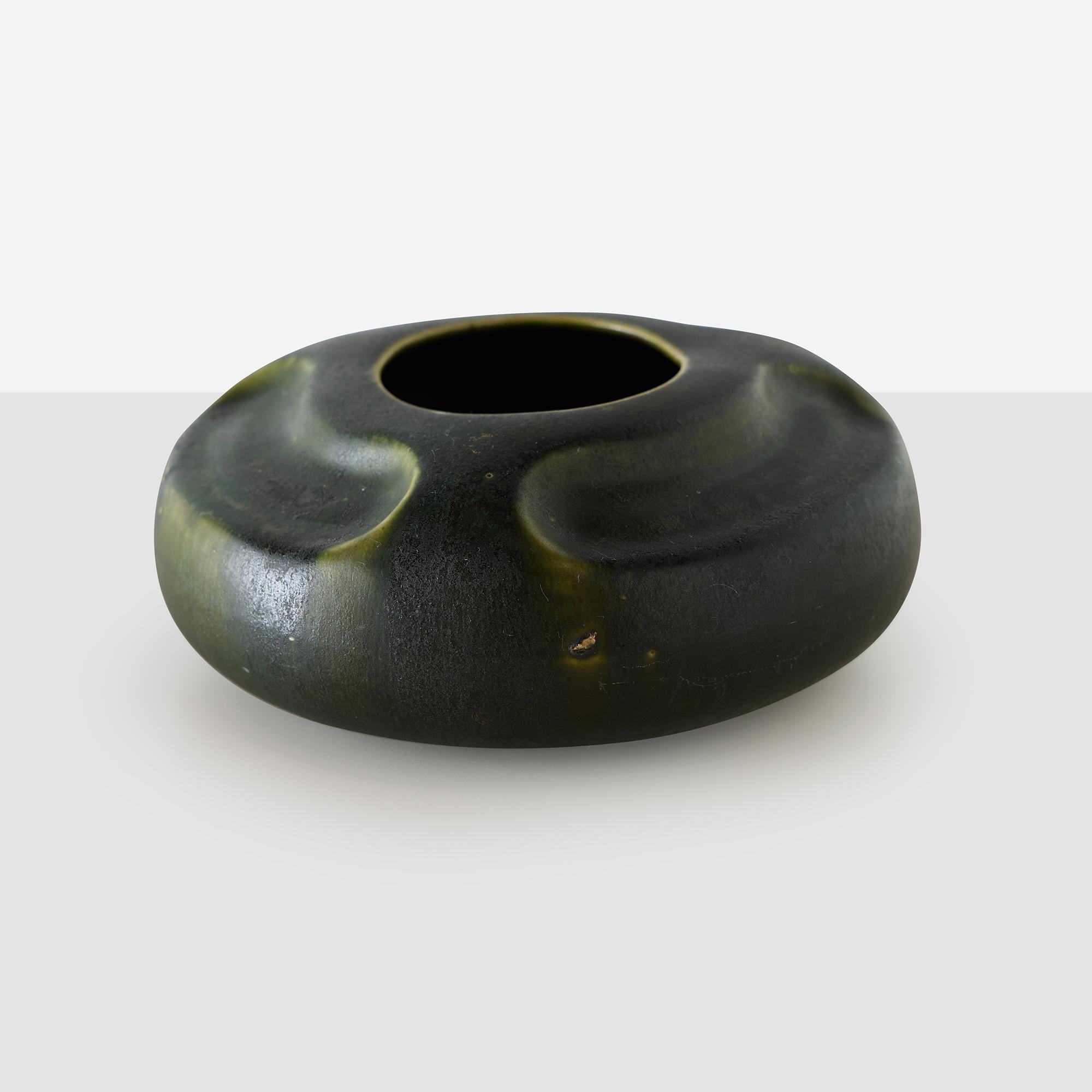 Inizio XX secolo Vaso smaltato verde della ceramica di Arequipa in vendita