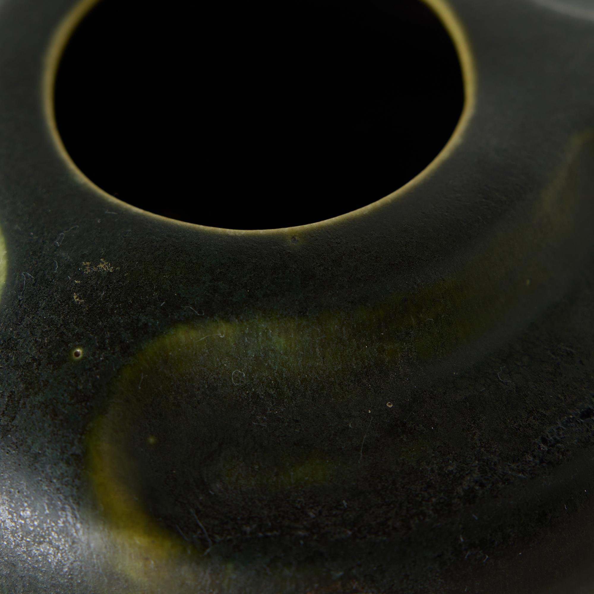 Vaso smaltato verde della ceramica di Arequipa in vendita 1