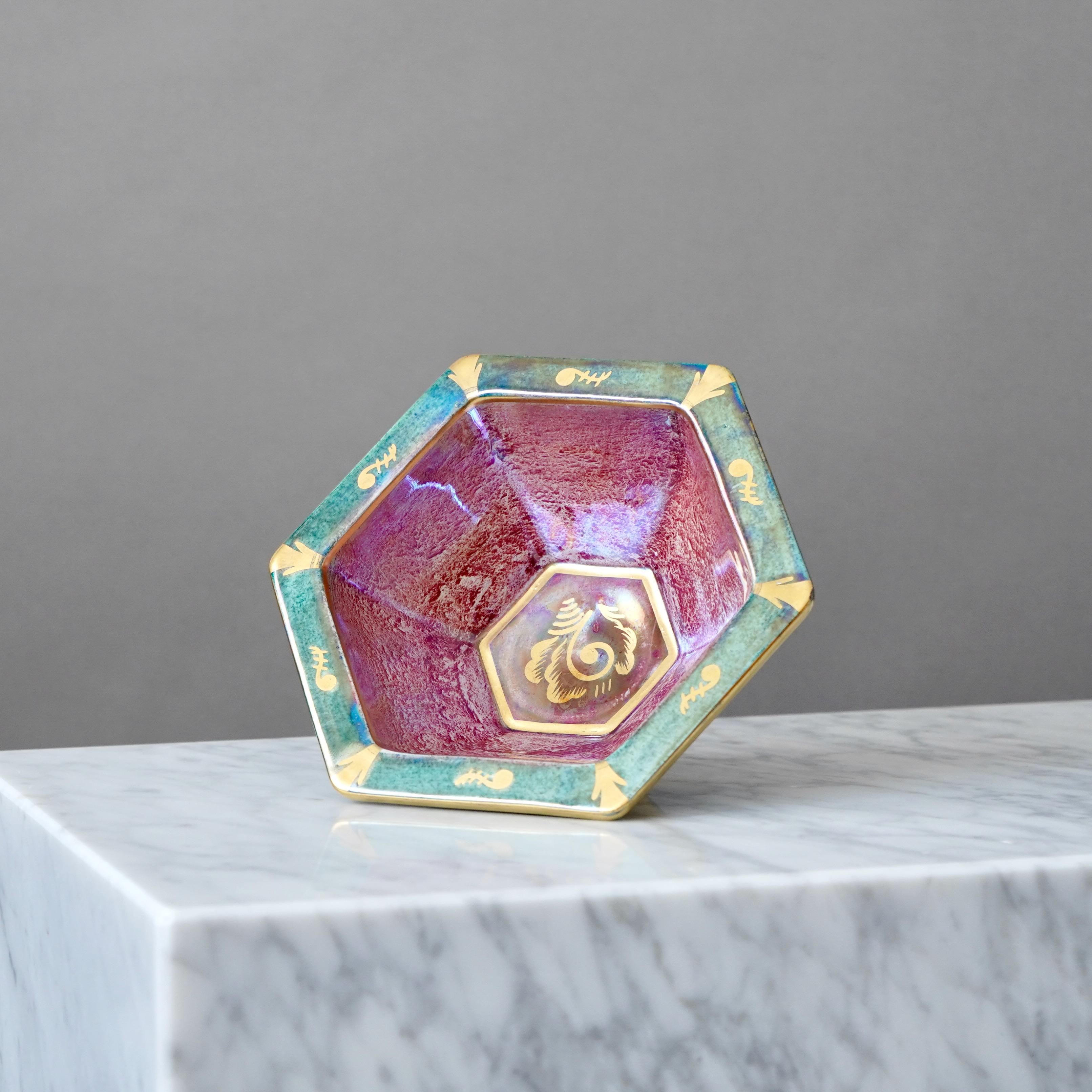 Cuenco de reflejo metálico Art Decó verde y dorado de Josef Ekberg para Gustavsberg, Suecia, años 20 Sueco en venta