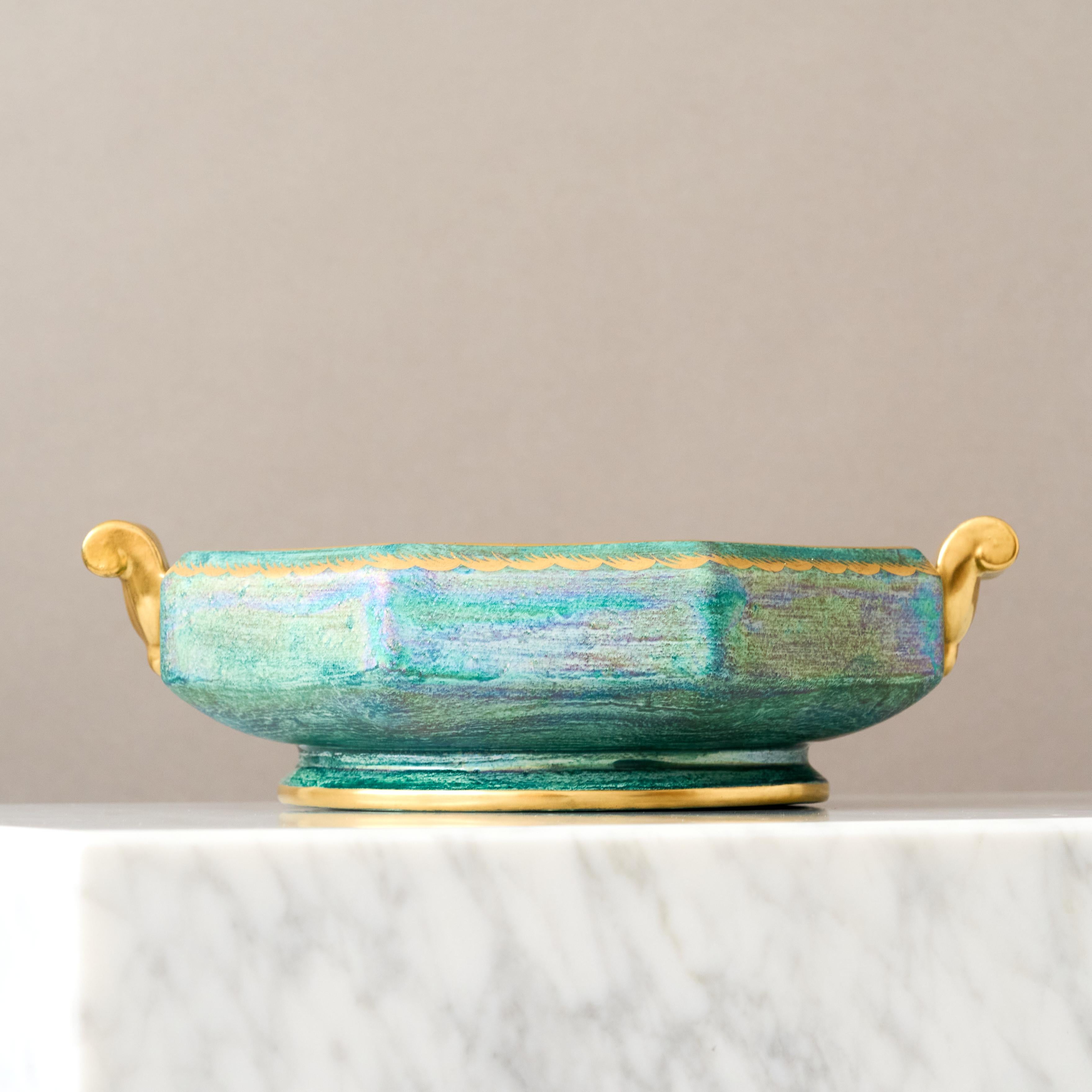 Cuenco de reflejo metálico Art Decó verde y dorado de Josef Ekberg para Gustavsberg, Suecia, años 20 Sueco en venta