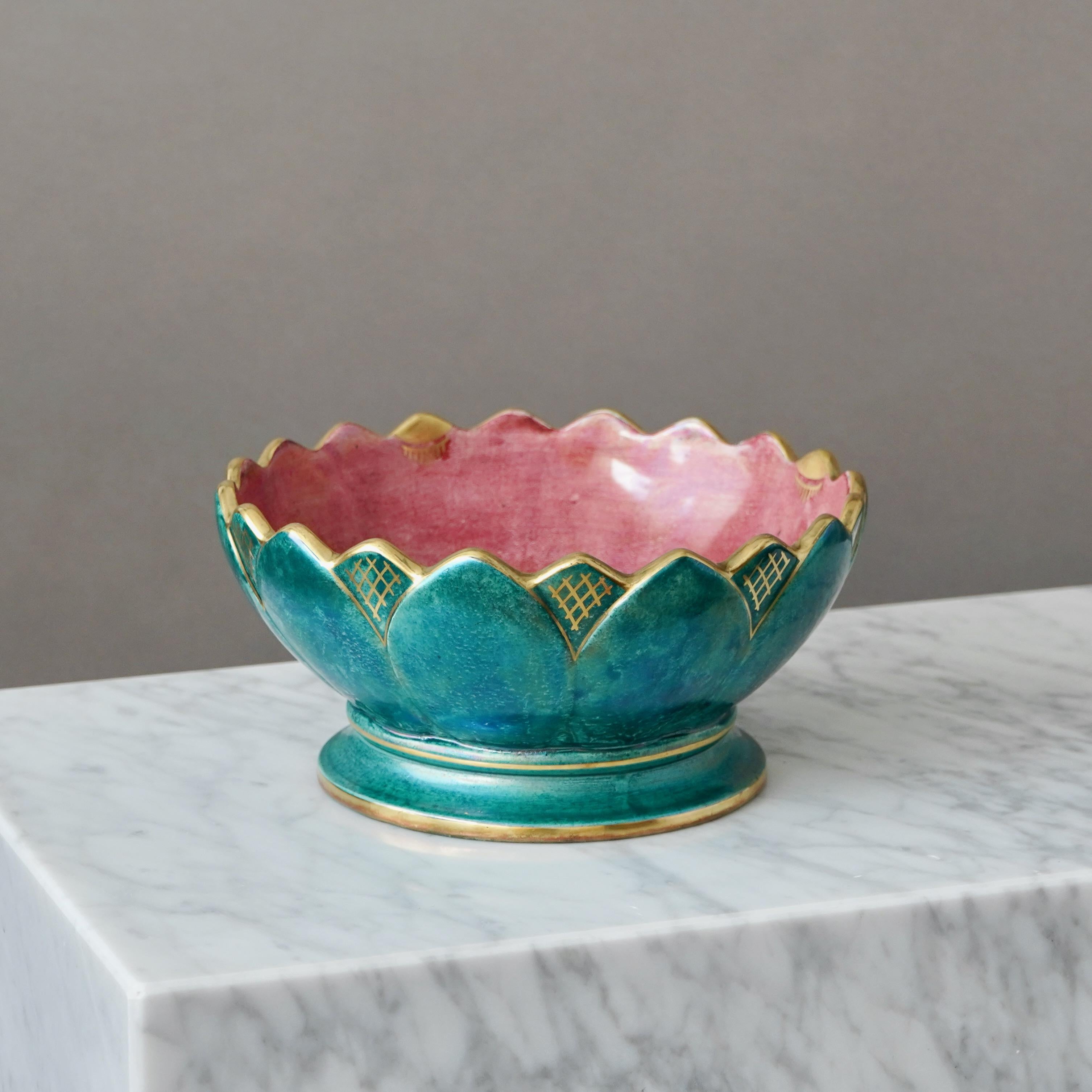 Svedese Ciotola a lustro in oro verde Art Deco di Josef Ekberg per Gustavsberg, Svezia, anni '20 in vendita