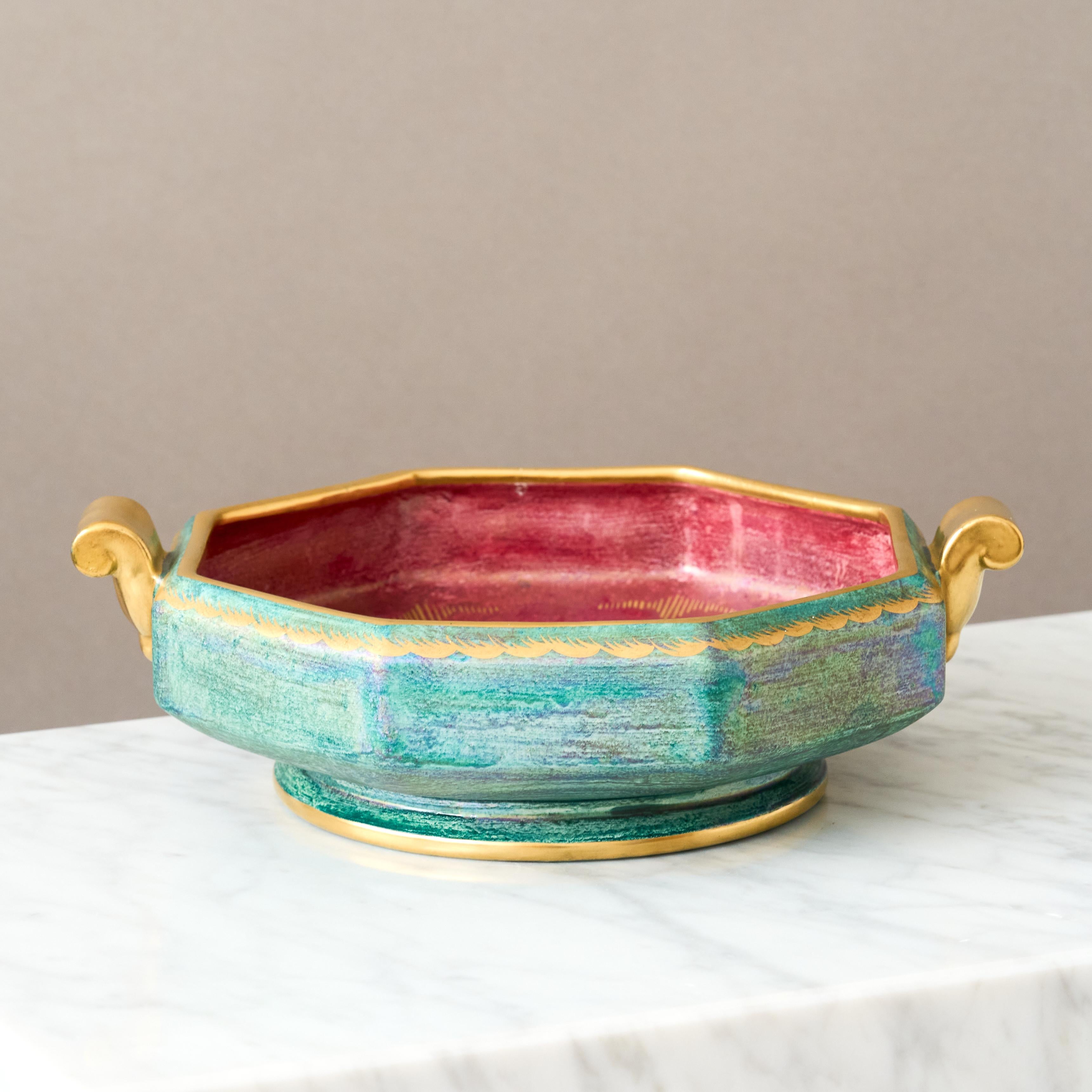Cuenco de reflejo metálico Art Decó verde y dorado de Josef Ekberg para Gustavsberg, Suecia, años 20 Glaseado en venta