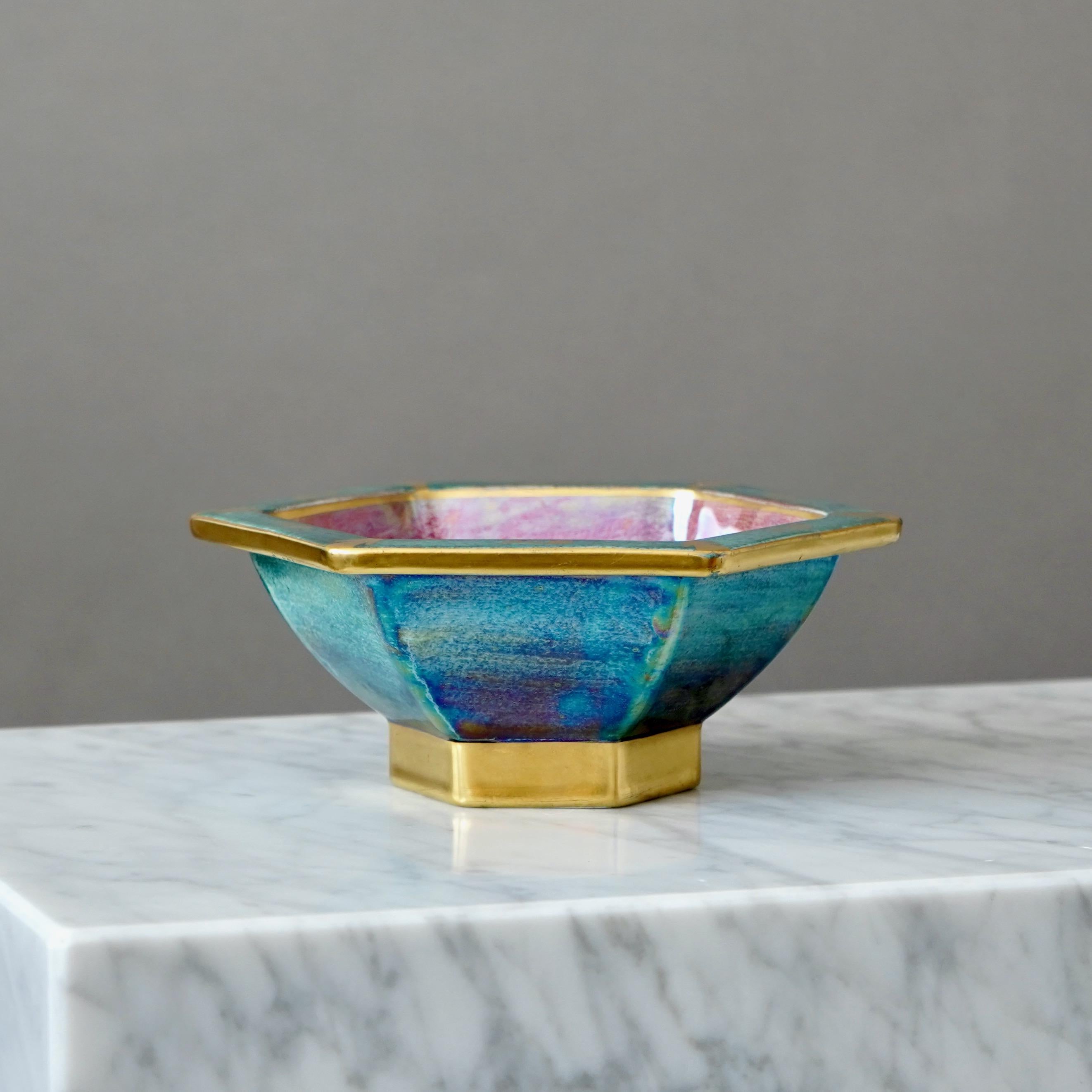 Cuenco de reflejo metálico Art Decó verde y dorado de Josef Ekberg para Gustavsberg, Suecia, años 20 en Bueno estado para la venta en Malmö, SE