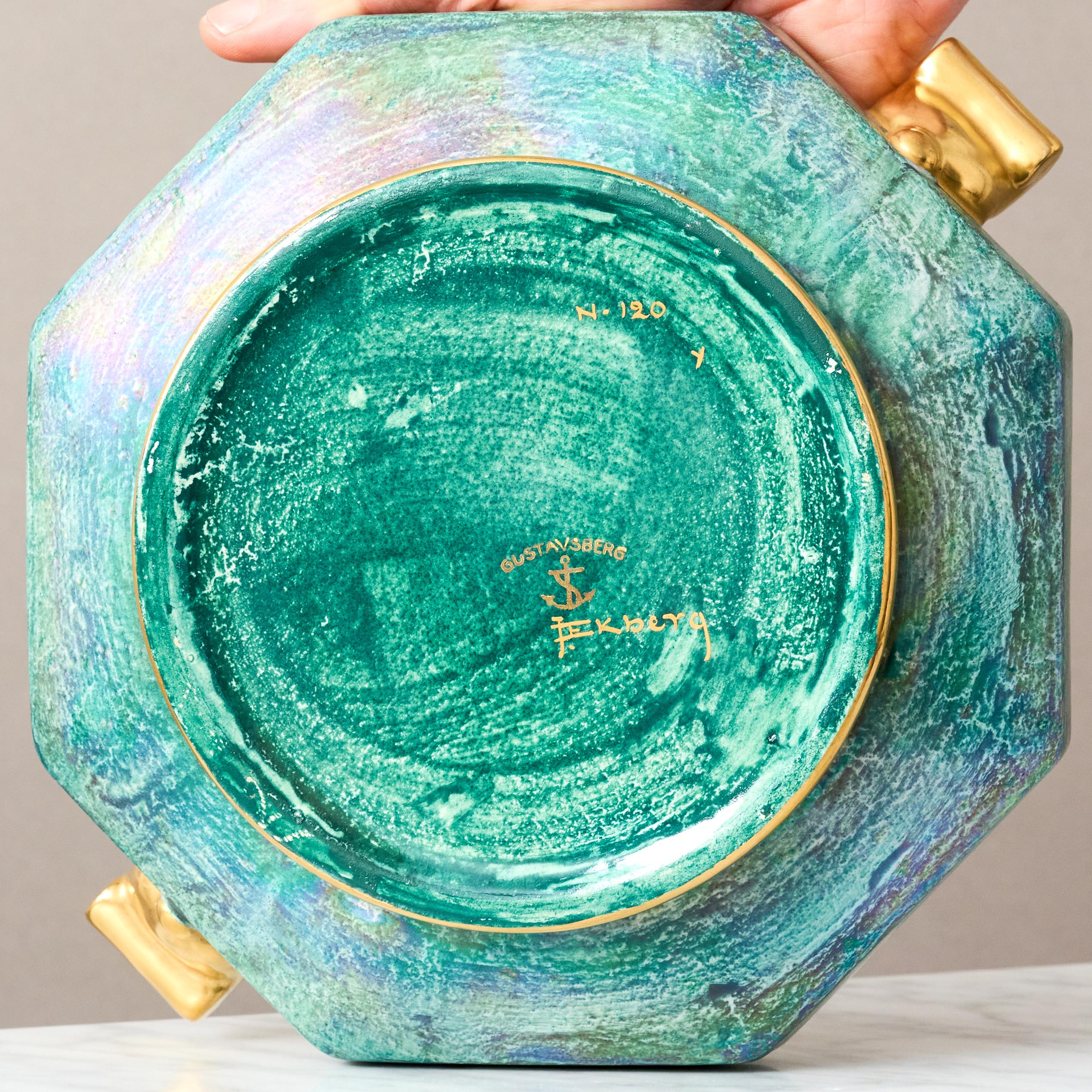 Cuenco de reflejo metálico Art Decó verde y dorado de Josef Ekberg para Gustavsberg, Suecia, años 20 principios del siglo XX en venta