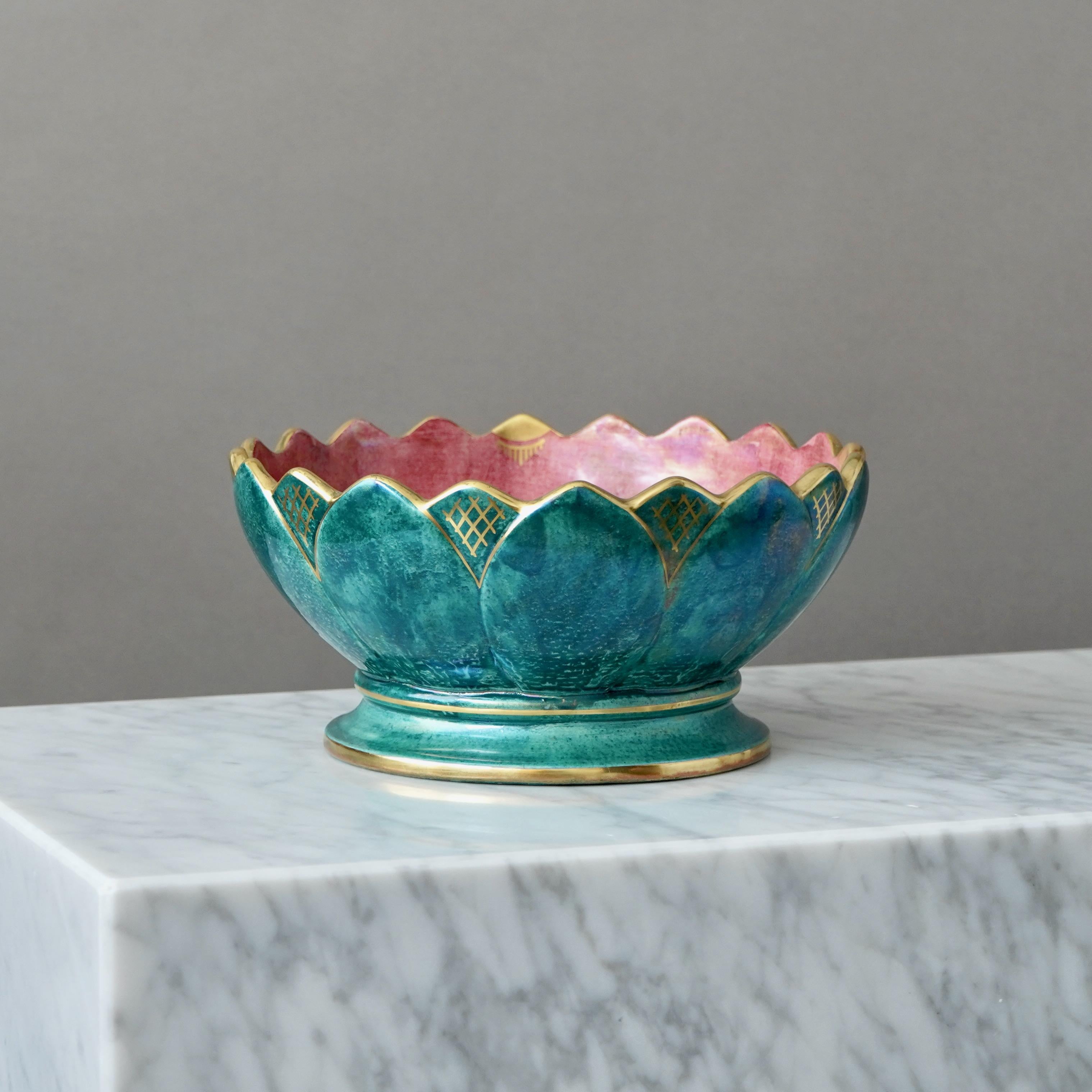 Inizio XX secolo Ciotola a lustro in oro verde Art Deco di Josef Ekberg per Gustavsberg, Svezia, anni '20 in vendita