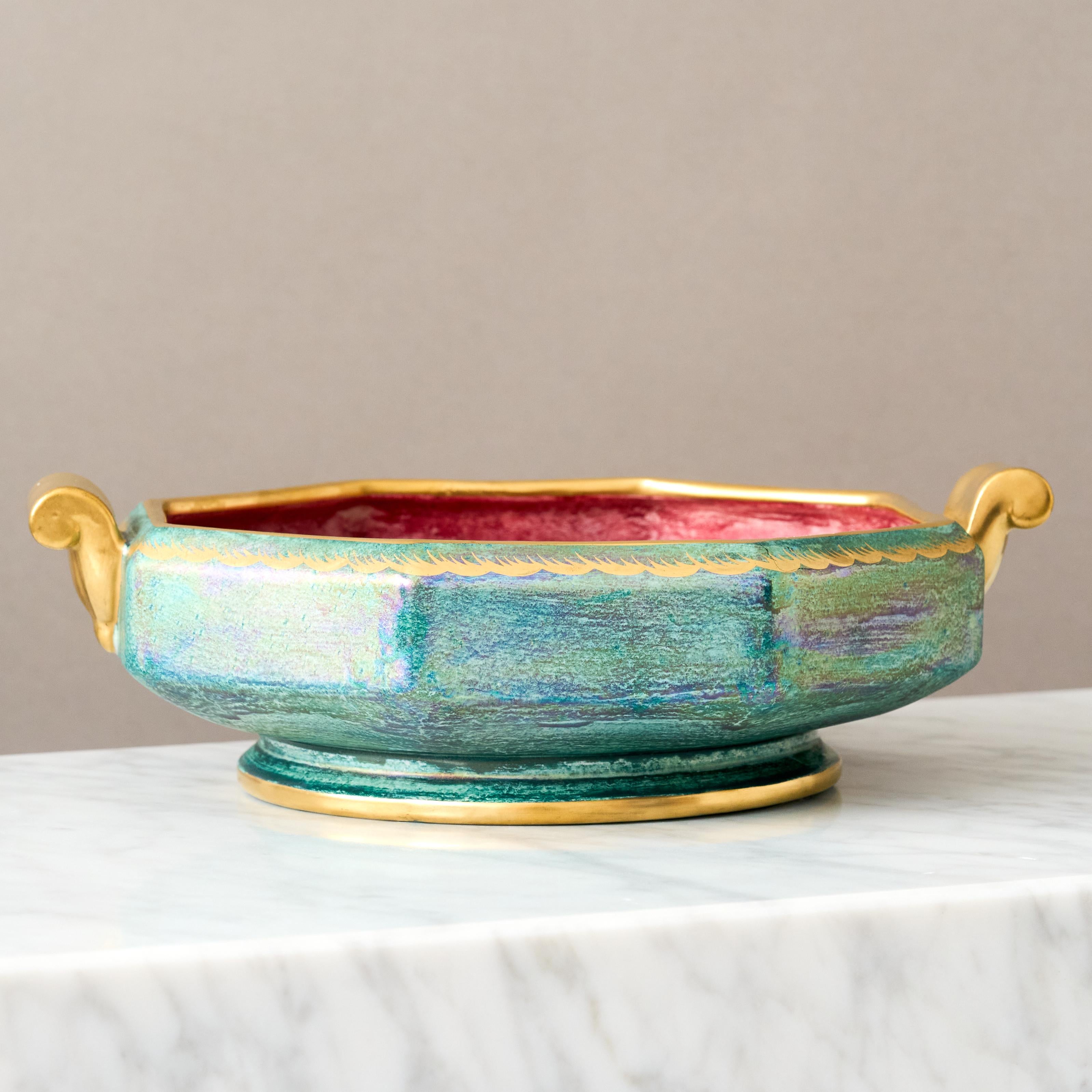 Cuenco de reflejo metálico Art Decó verde y dorado de Josef Ekberg para Gustavsberg, Suecia, años 20 en venta 1