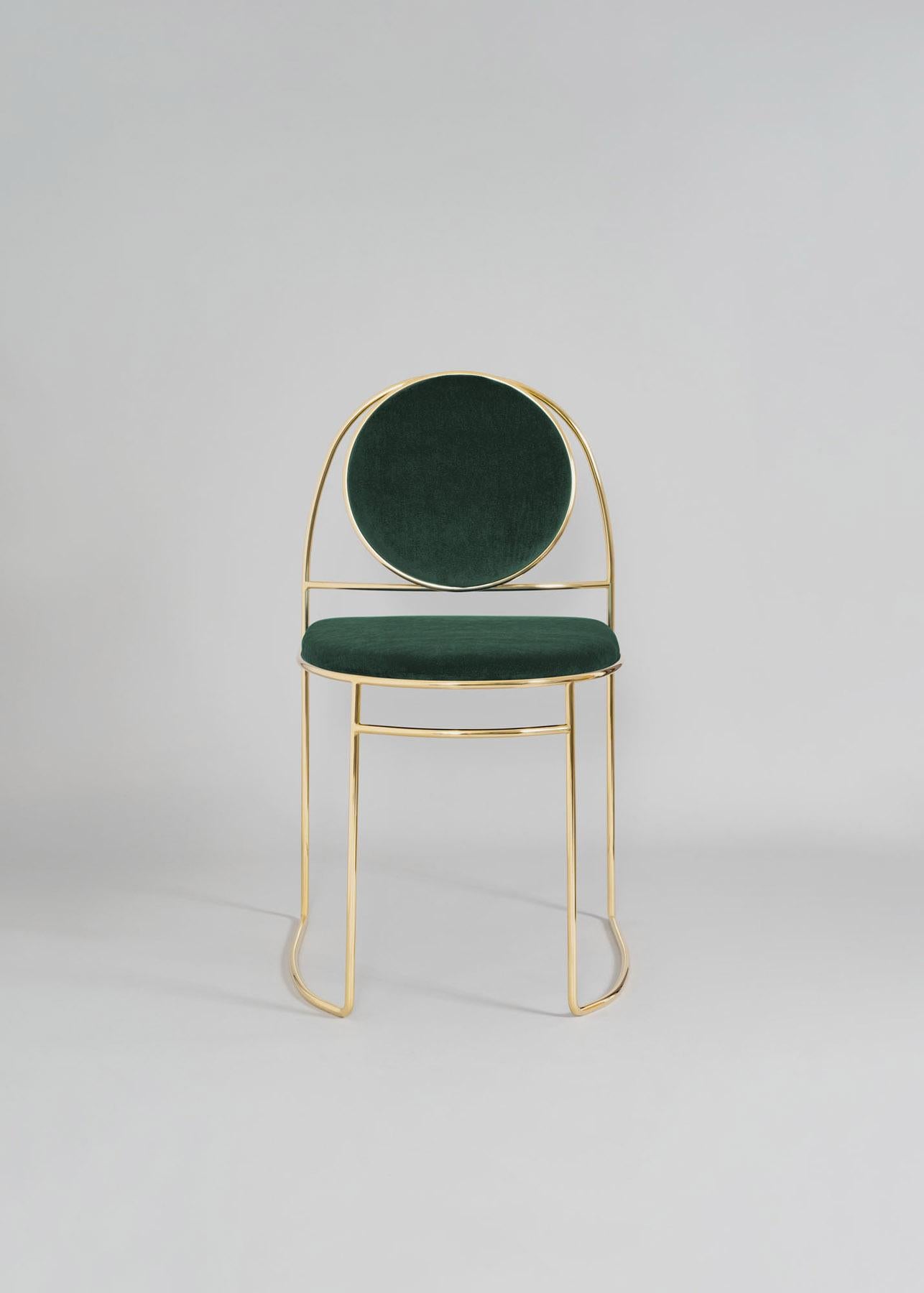 Sedia Ducale BZ in oro verde di Enrico Girotti ENRICO
Dimensioni: L. 53 x P. 55 x H. 87 cm
Materiali: Acciaio massiccio sagomato con finitura Oro Lucido e rivestimento in velluto.
Peso: 7 kg. 

Enrico Girotti è un designer industriale che ha trovato