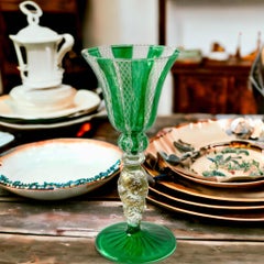 Calice da liquore in vetro di Murano verde e oro con polvere di stelle Salviati, Vintage Italia