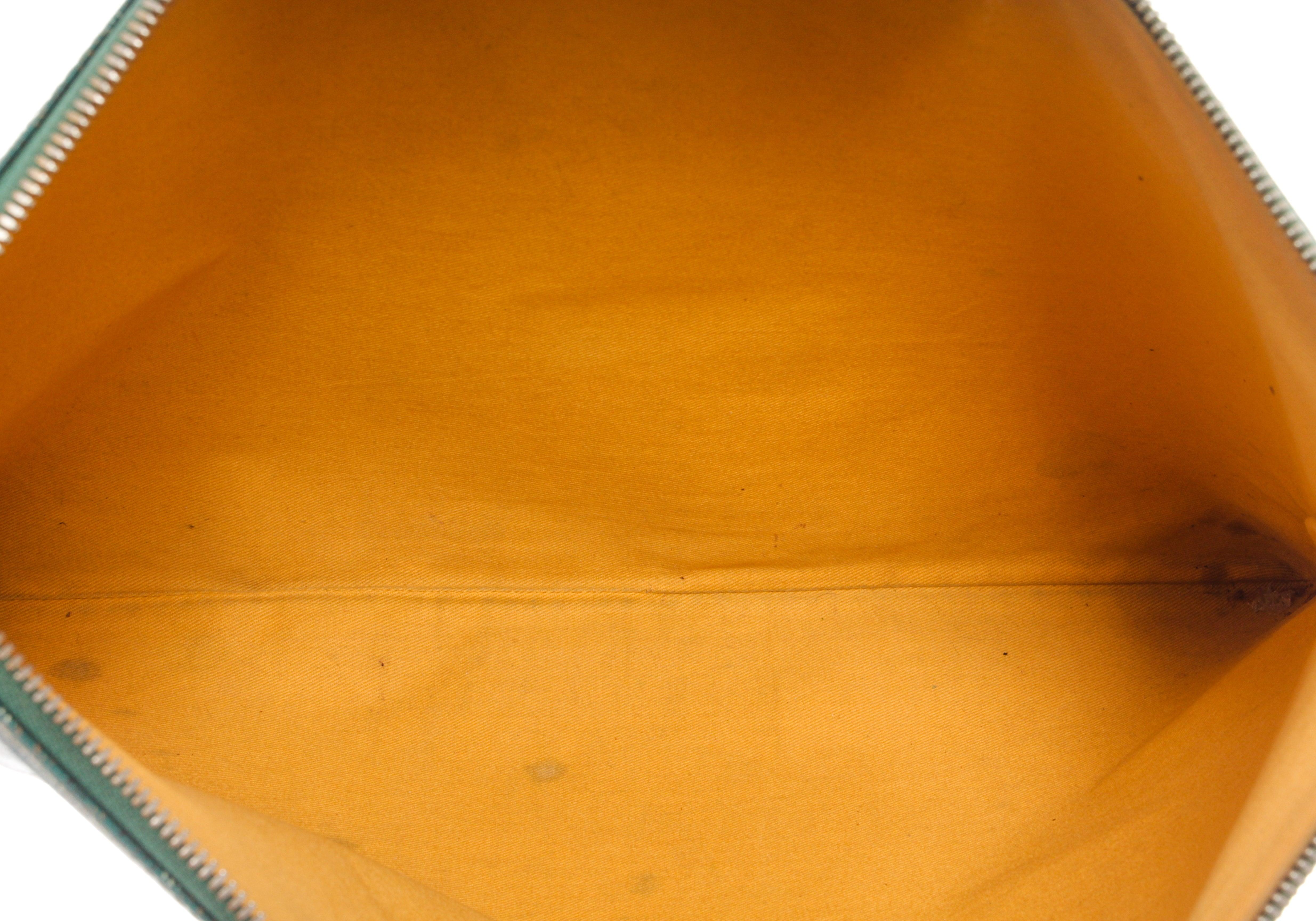 Goyardine pochette Senat GM en toile enduite verte avec détails en métal argenté État moyen - En vente à Irvine, CA