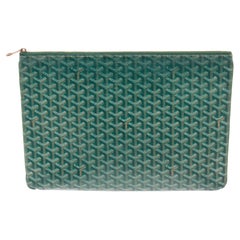 Goyardine pochette Senat GM en toile enduite verte avec détails en métal argenté