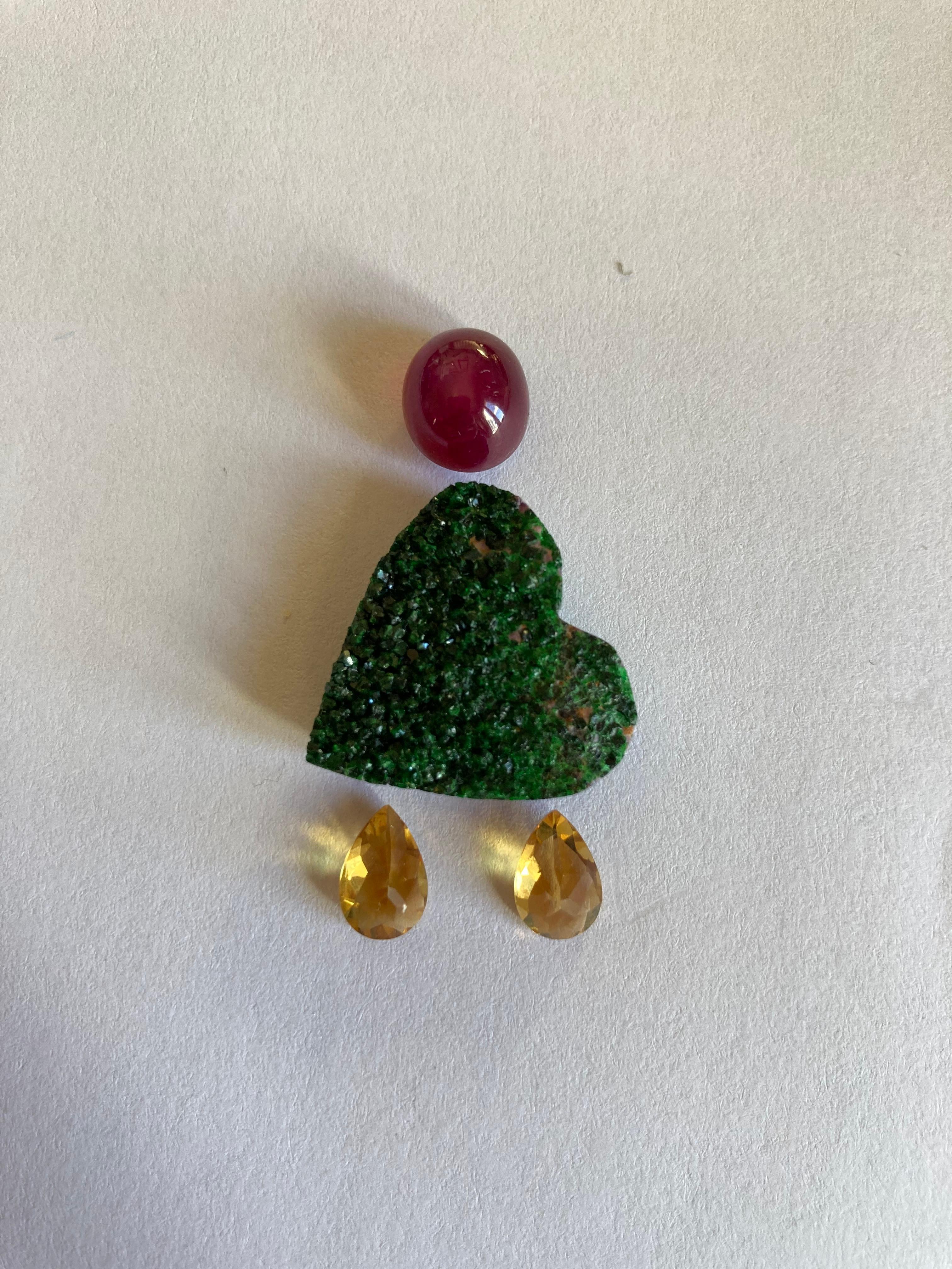 Green Granat Heart Necklace with Star Ruby Cabochon and Citrine Original Design For Sale 4