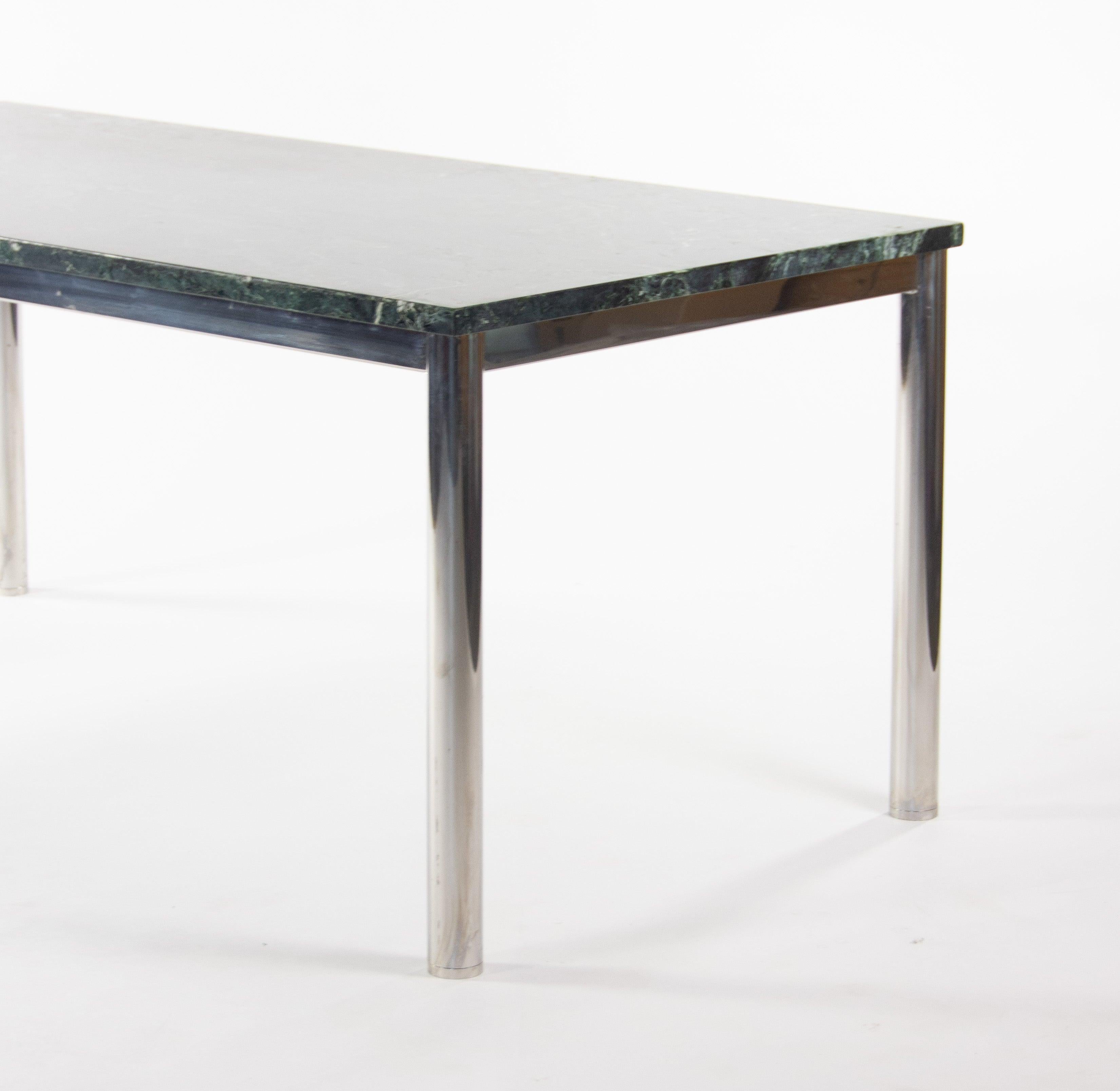 Moderne Tables de conférence de réunion en granit vert 2011 Base en acier du projet SOM en vente