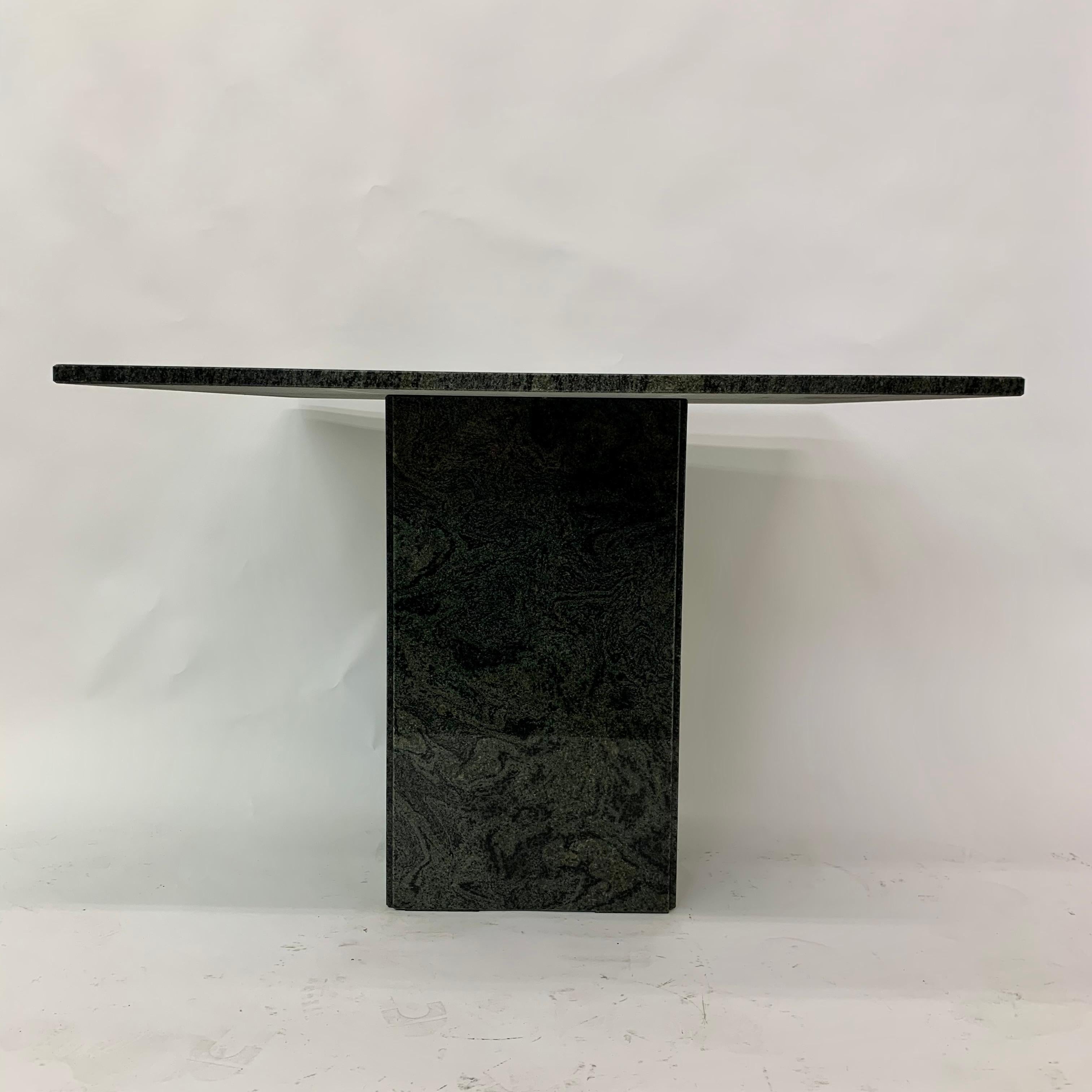 Mesa de comedor de granito verde, años 80 en venta 3