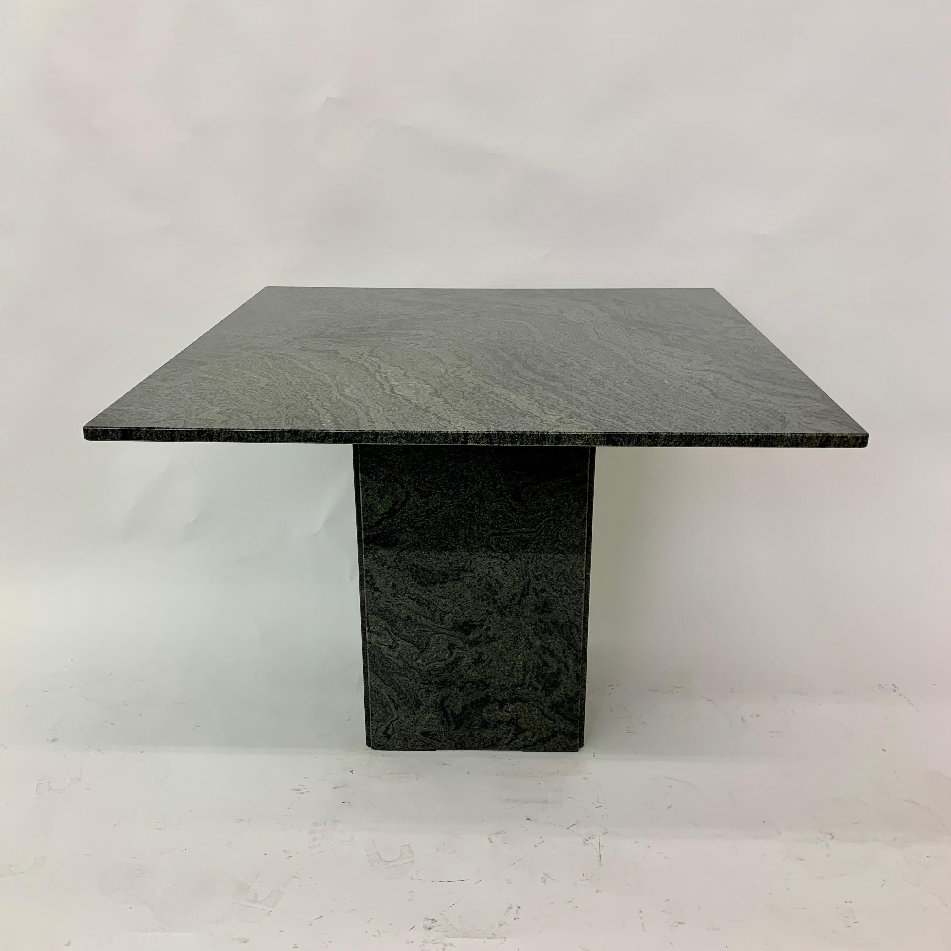 Mesa de comedor de granito verde, años 80 en venta 5
