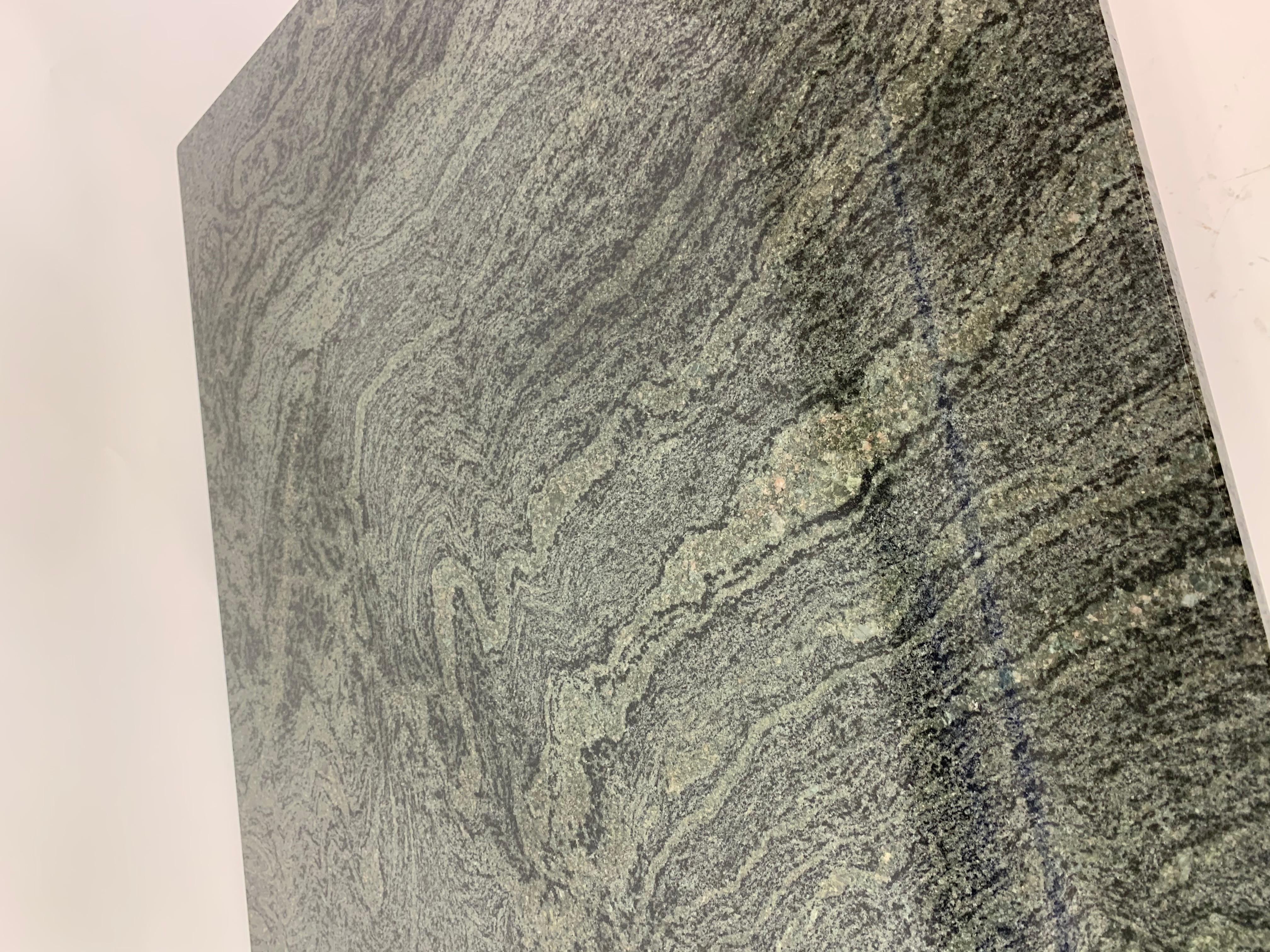 Mesa de comedor de granito verde, años 80 en venta 11