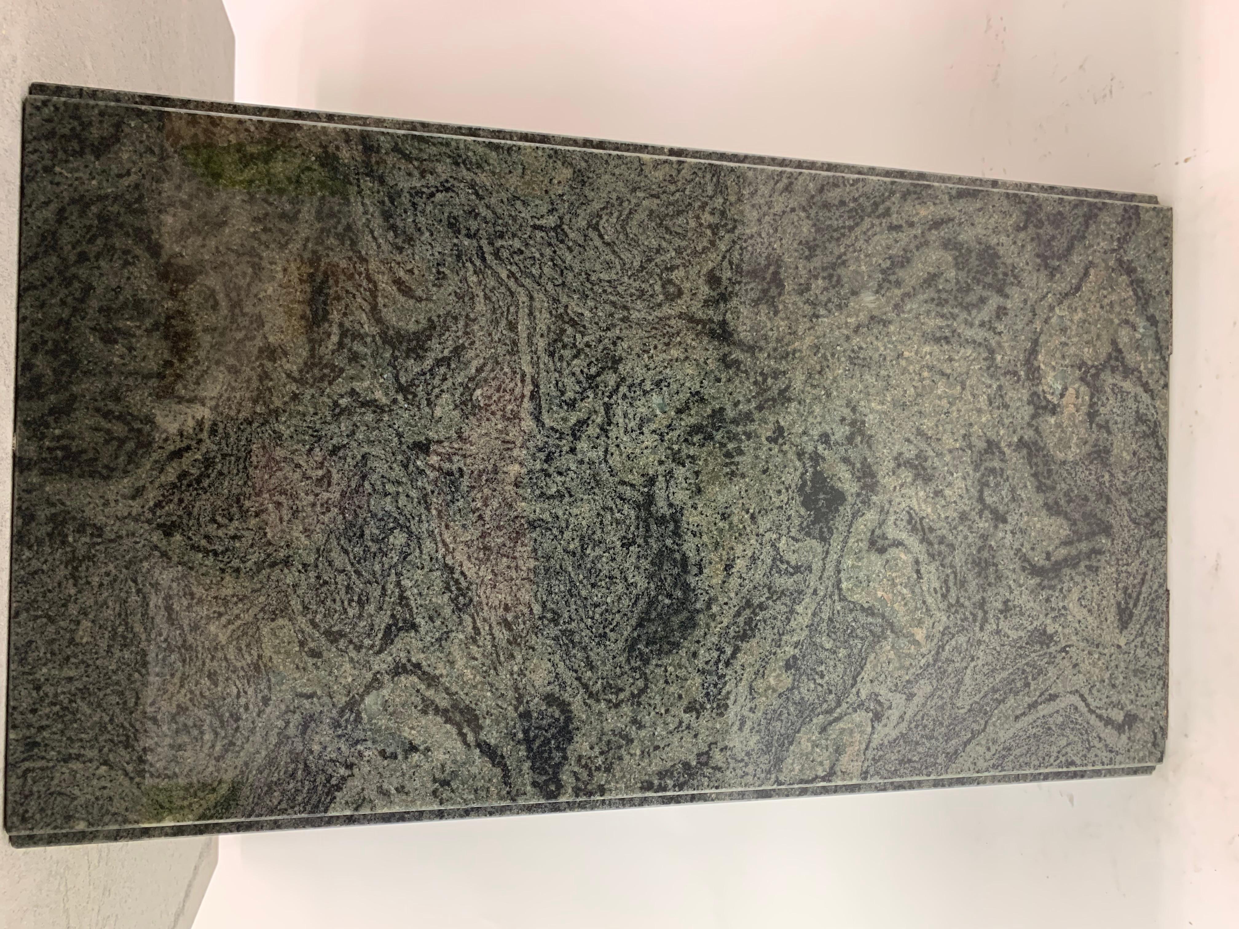 Mesa de comedor de granito verde, años 80 en venta 13