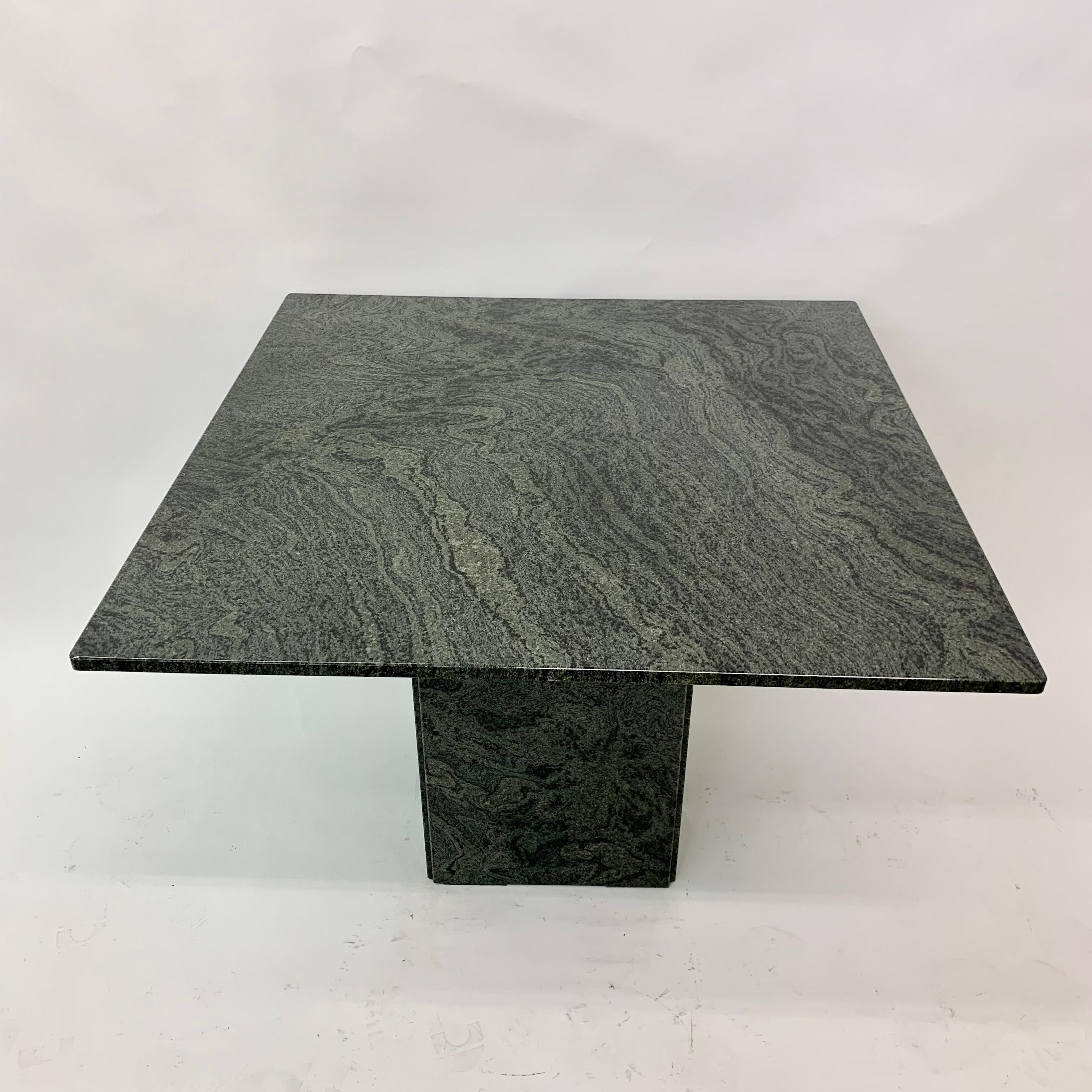 Mesa de comedor de granito verde, años 80 en Bueno estado para la venta en Delft, NL